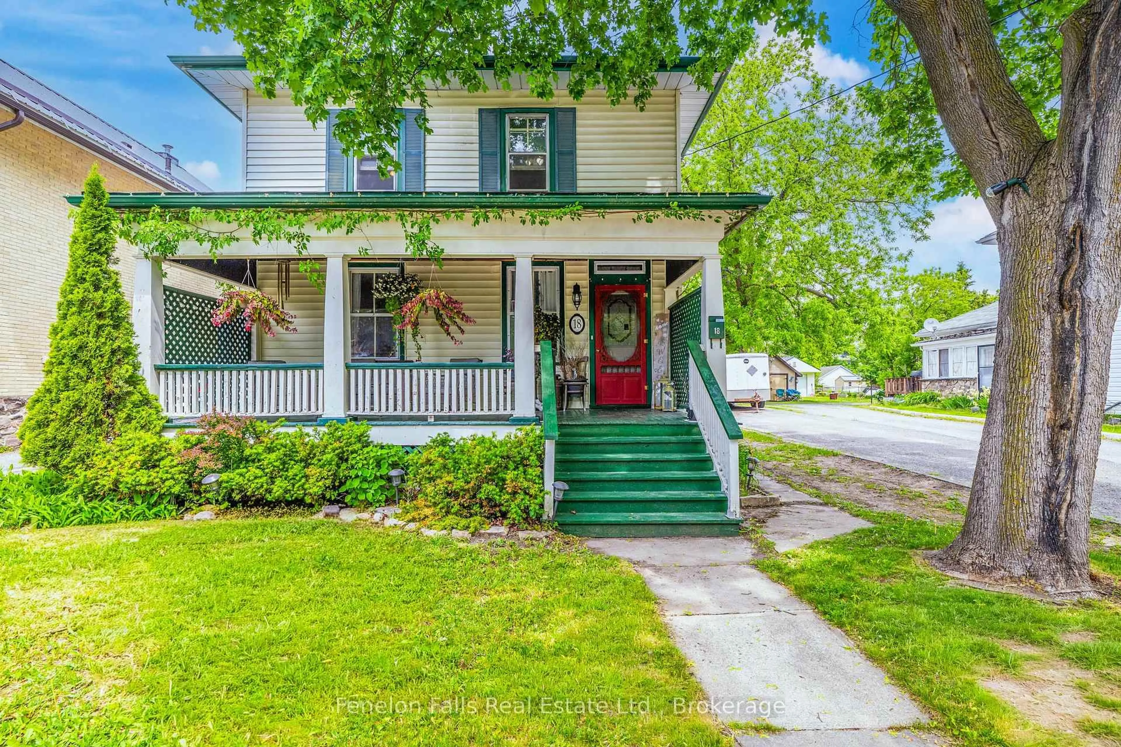 Home with vinyl exterior material, street for 18 Melbourne St, Kawartha Lakes Ontario K9V 2S6