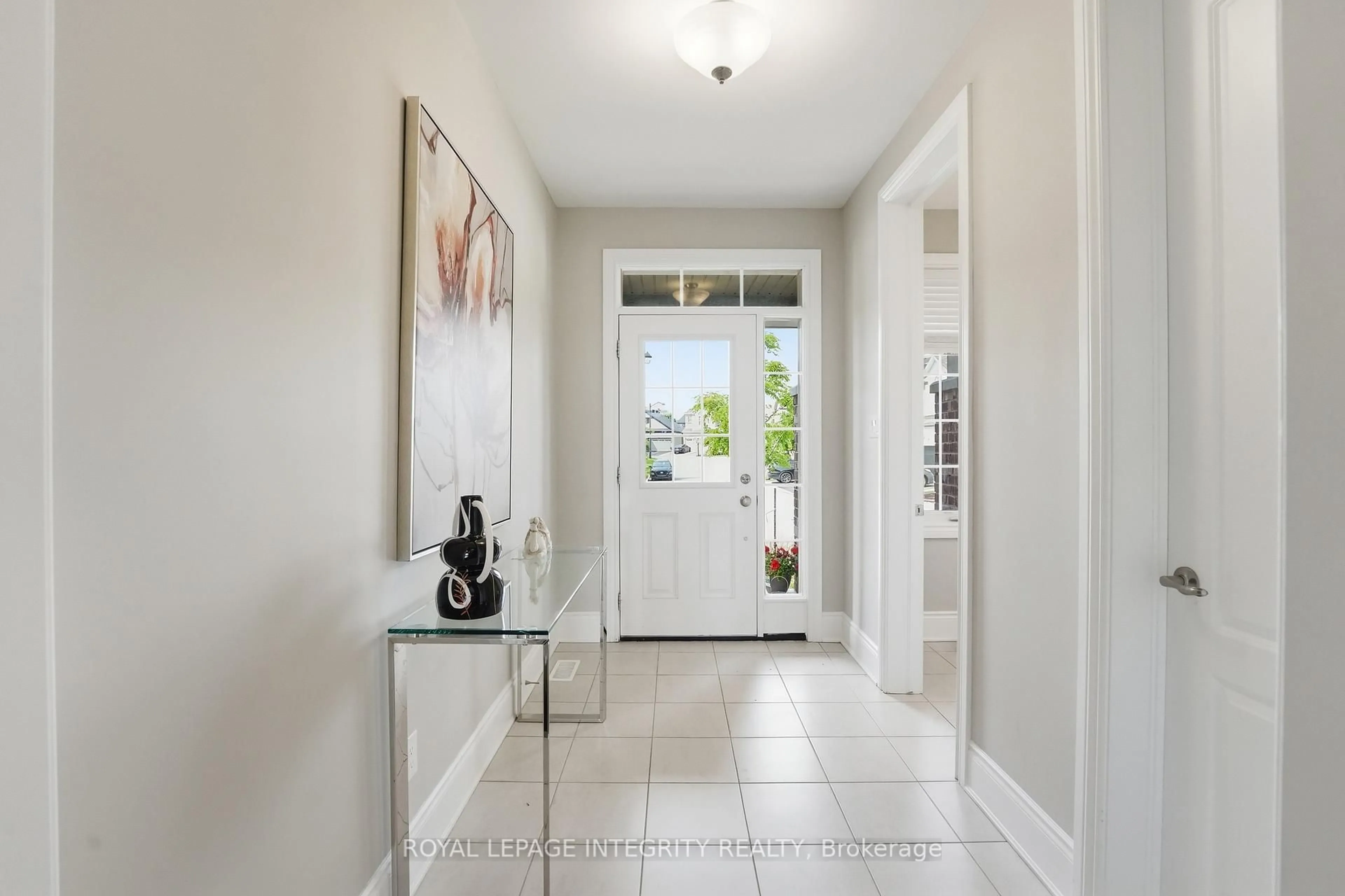 Indoor entryway for 224 Ponderosa St, Ottawa Ontario K2S 1E7