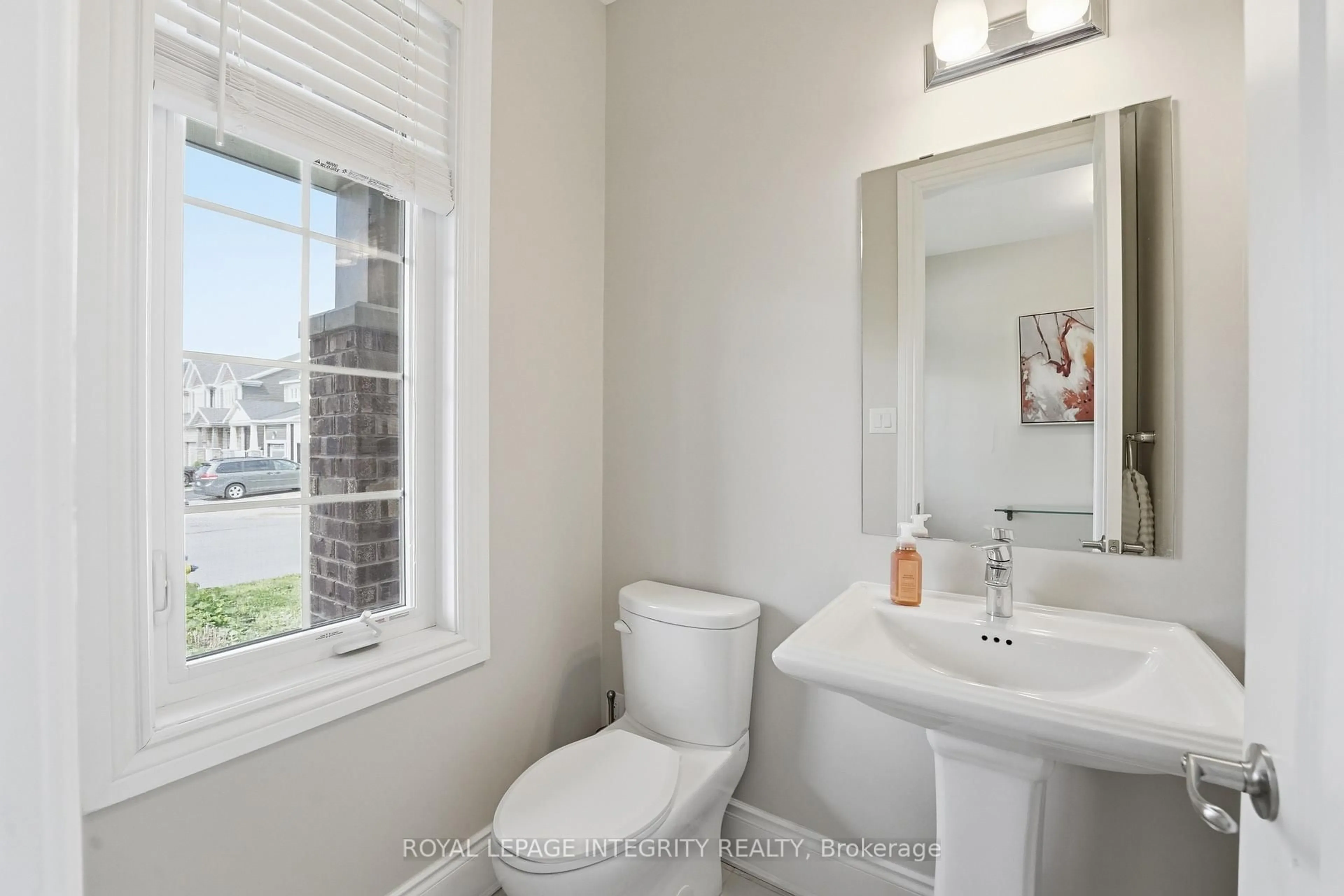 Standard bathroom, ceramic/tile floor for 224 Ponderosa St, Ottawa Ontario K2S 1E7