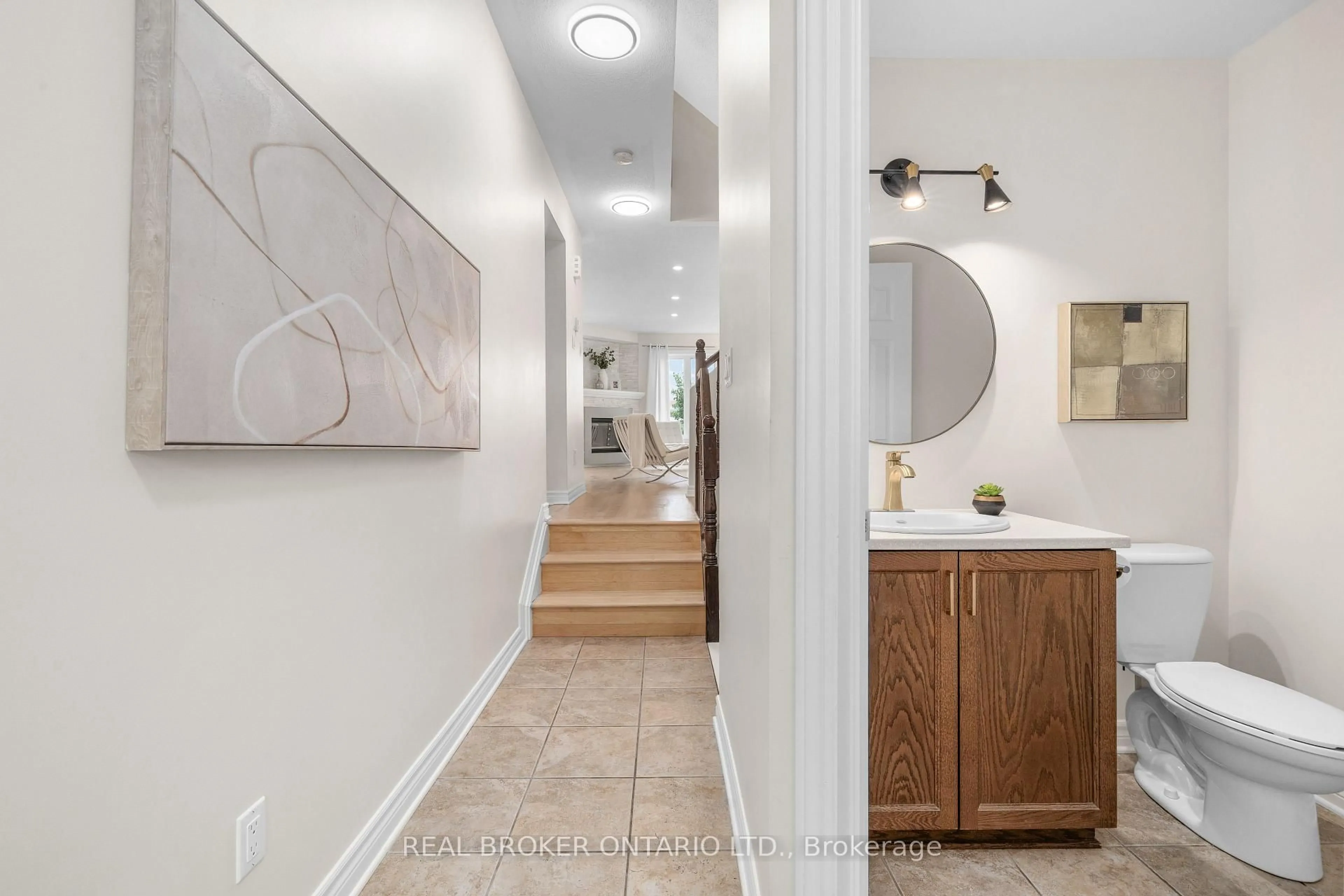 Indoor entryway for 124 Silvermoon Cres, Ottawa Ontario K4A 0P5