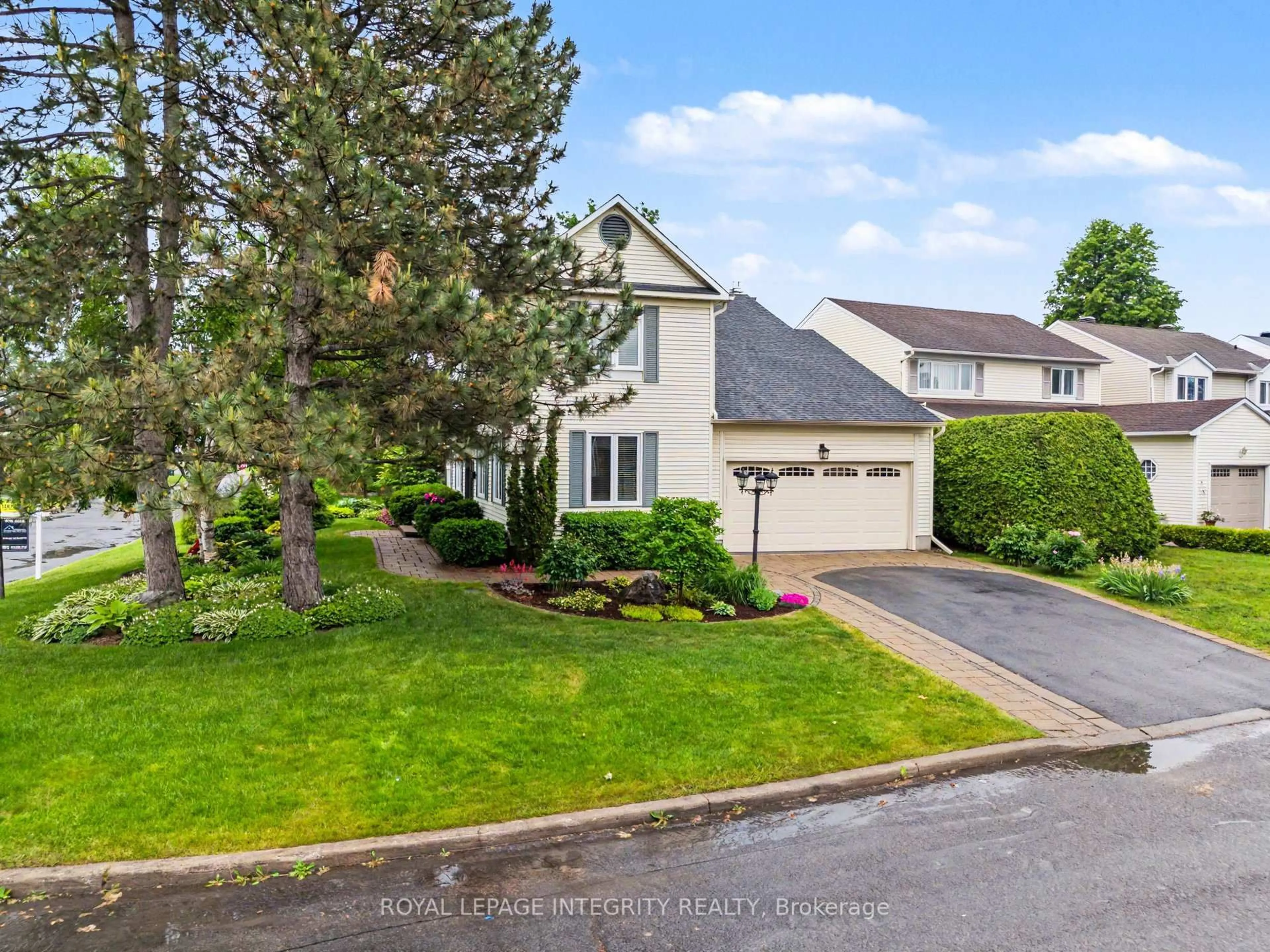 A pic from outside/outdoor area/front of a property/back of a property/a pic from drone, street for 1642 Champneuf Dr, Orleans Ontario K1C 4W1