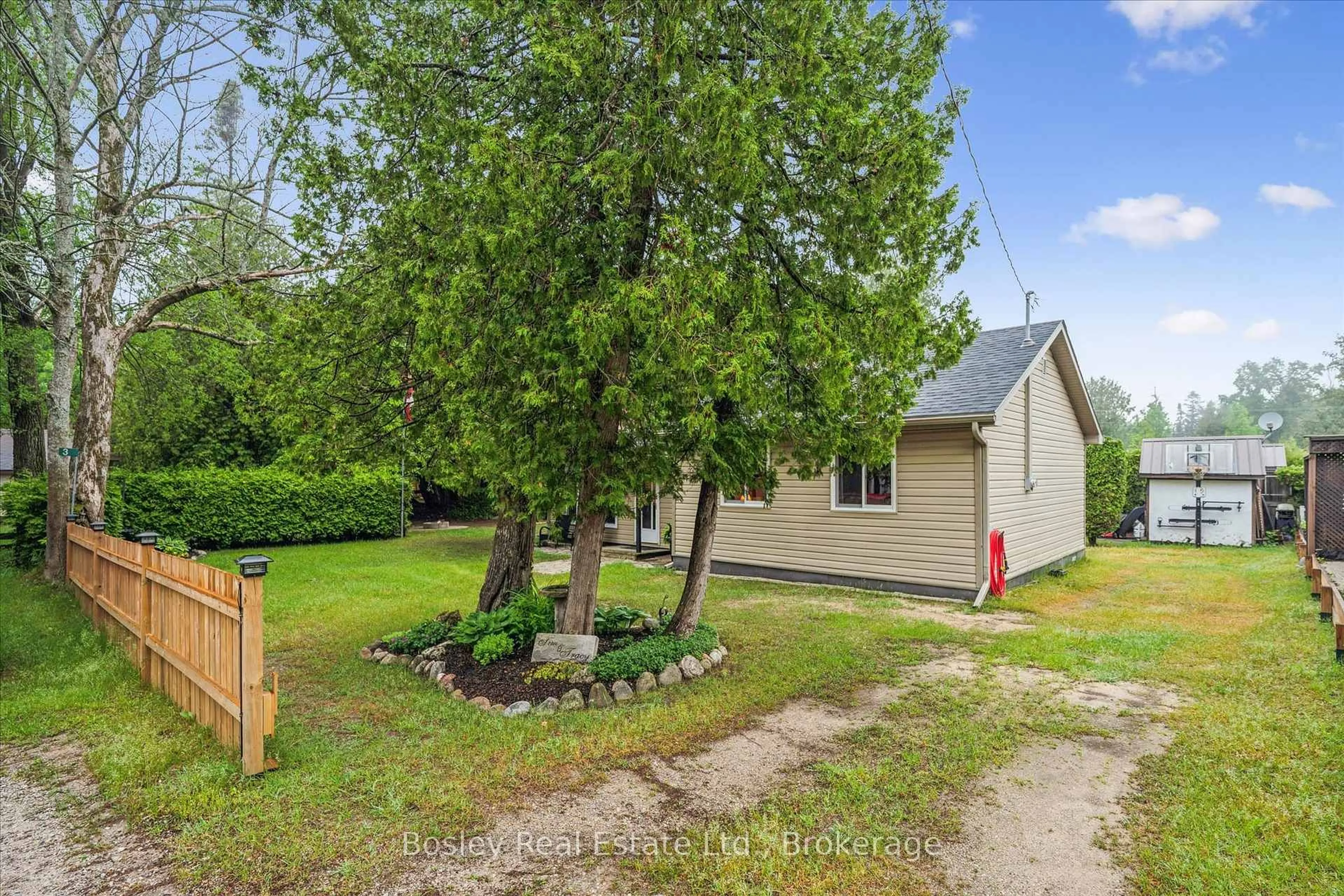 A pic from outside/outdoor area/front of a property/back of a property/a pic from drone, street for 3 Hamilton Pl, South Bruce Peninsula Ontario N0H 2G0