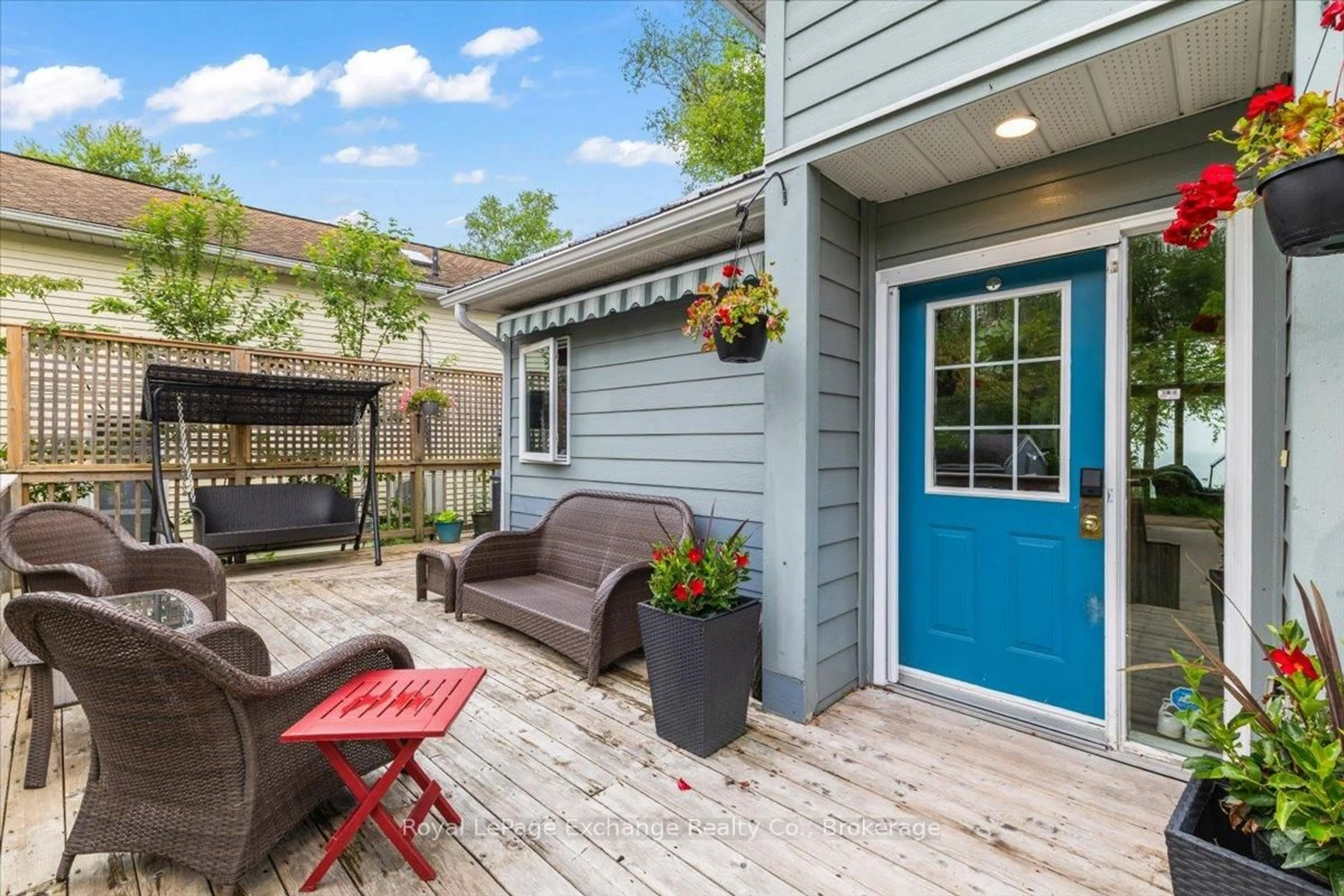 Patio, street for 803 Victoria Rd, Huron-Kinloss Ontario N0G 2R0