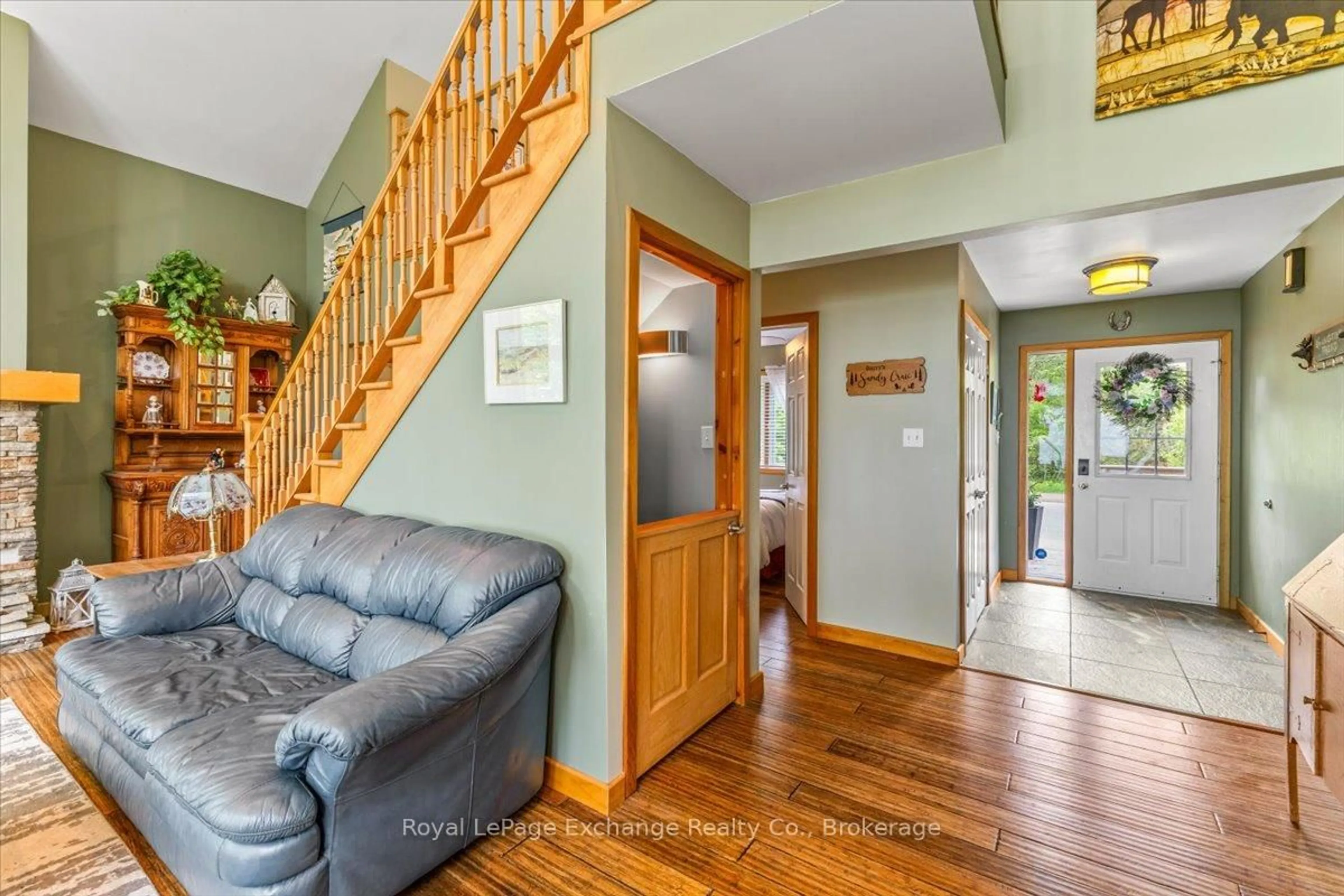 Indoor entryway for 803 Victoria Rd, Huron-Kinloss Ontario N0G 2R0