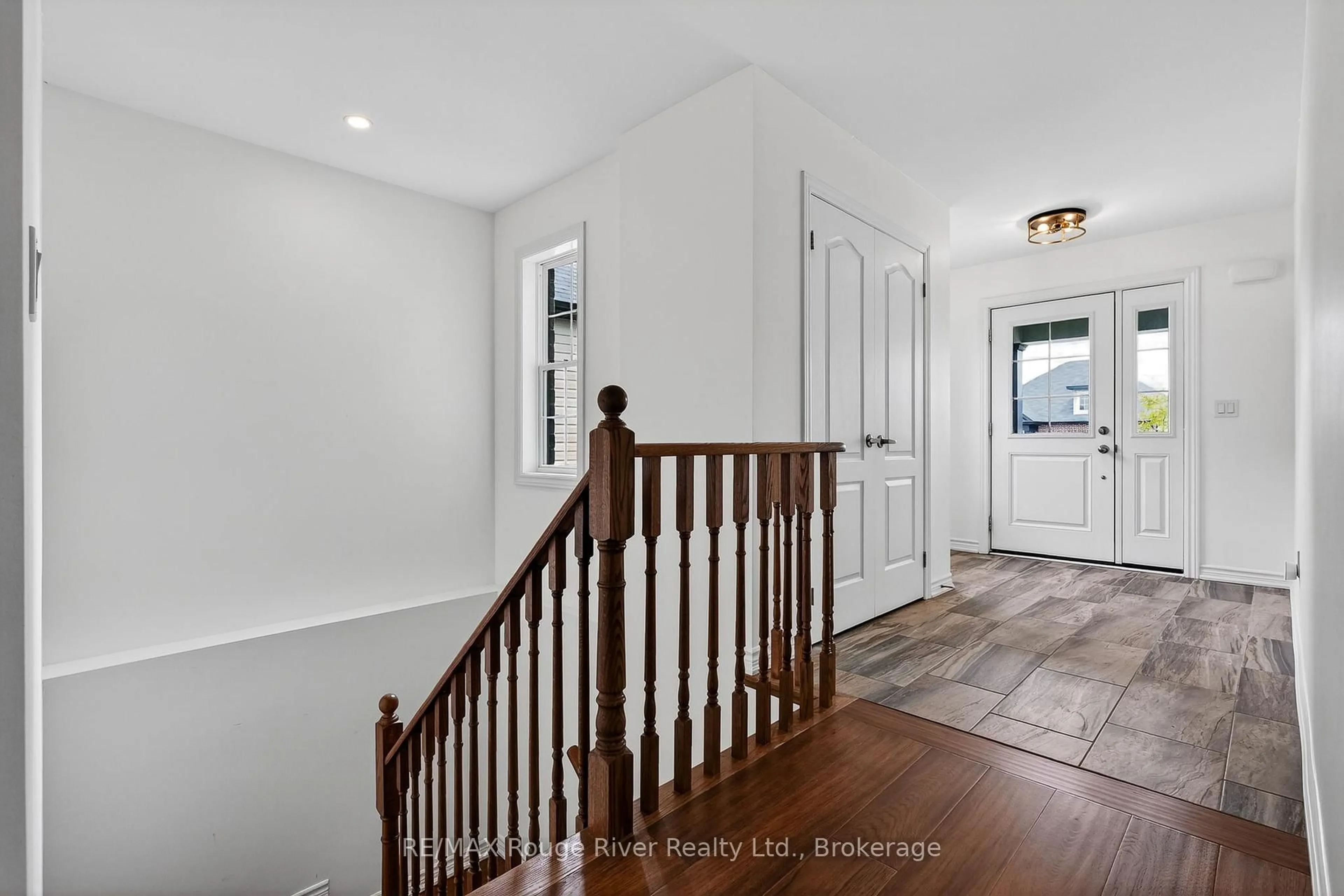 Indoor entryway for 265 Fred Pratt St, Cobourg Ontario K9A 3P1
