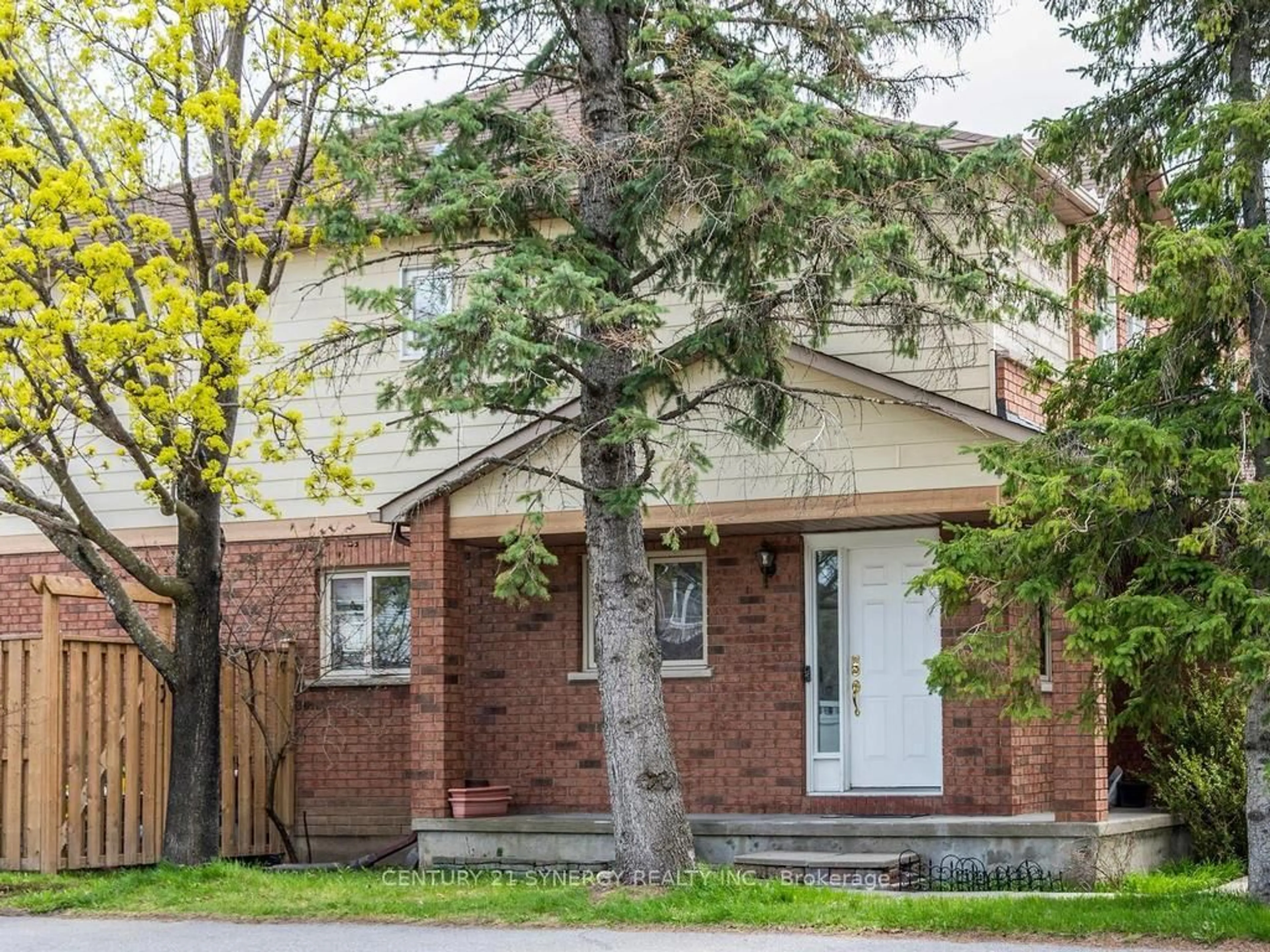 Home with brick exterior material, street for 1 Winnegreen Crt, Ottawa Ontario K1G 5P3