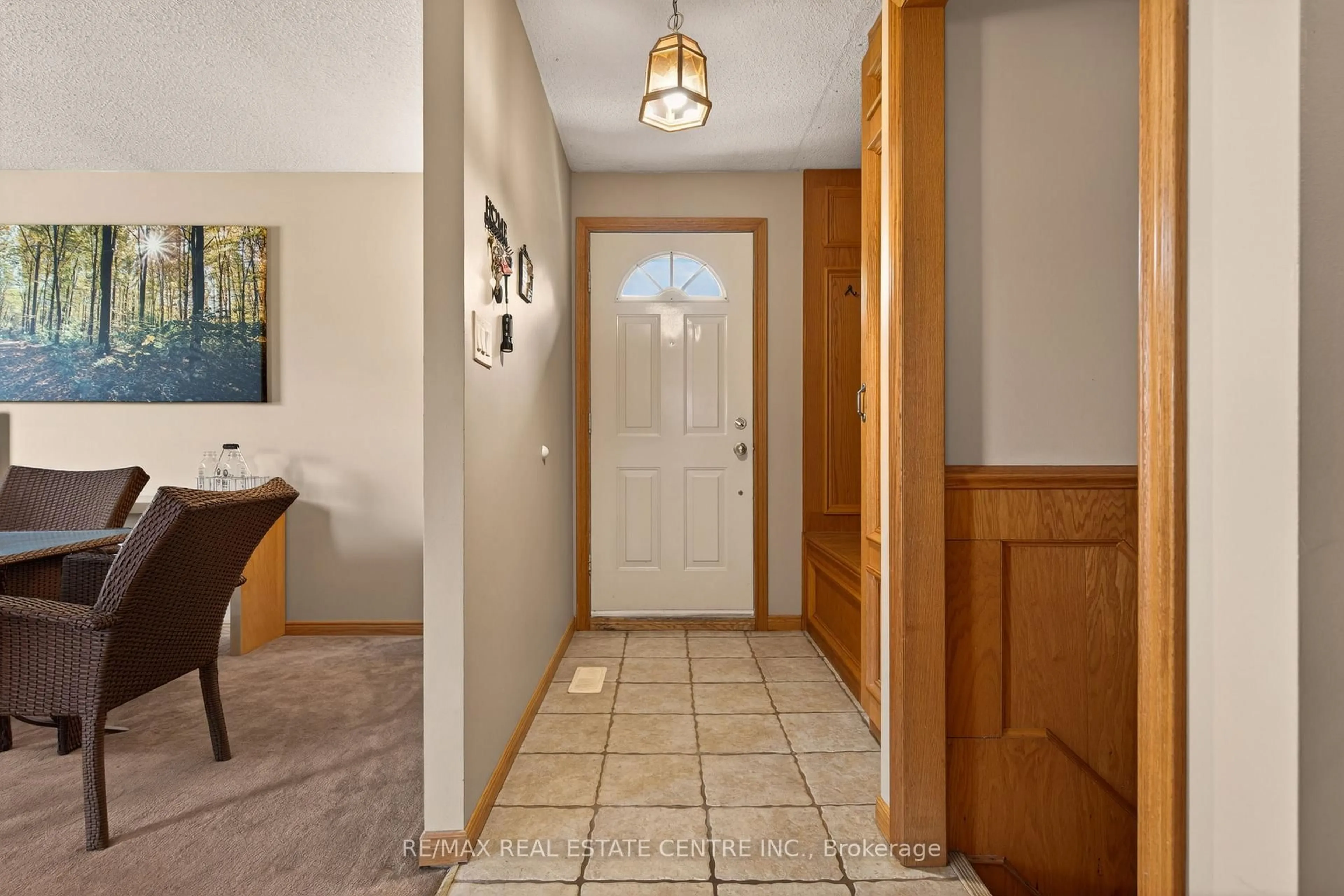 Indoor entryway for 20 Nordale Cres, Hamilton Ontario L8J 1H1