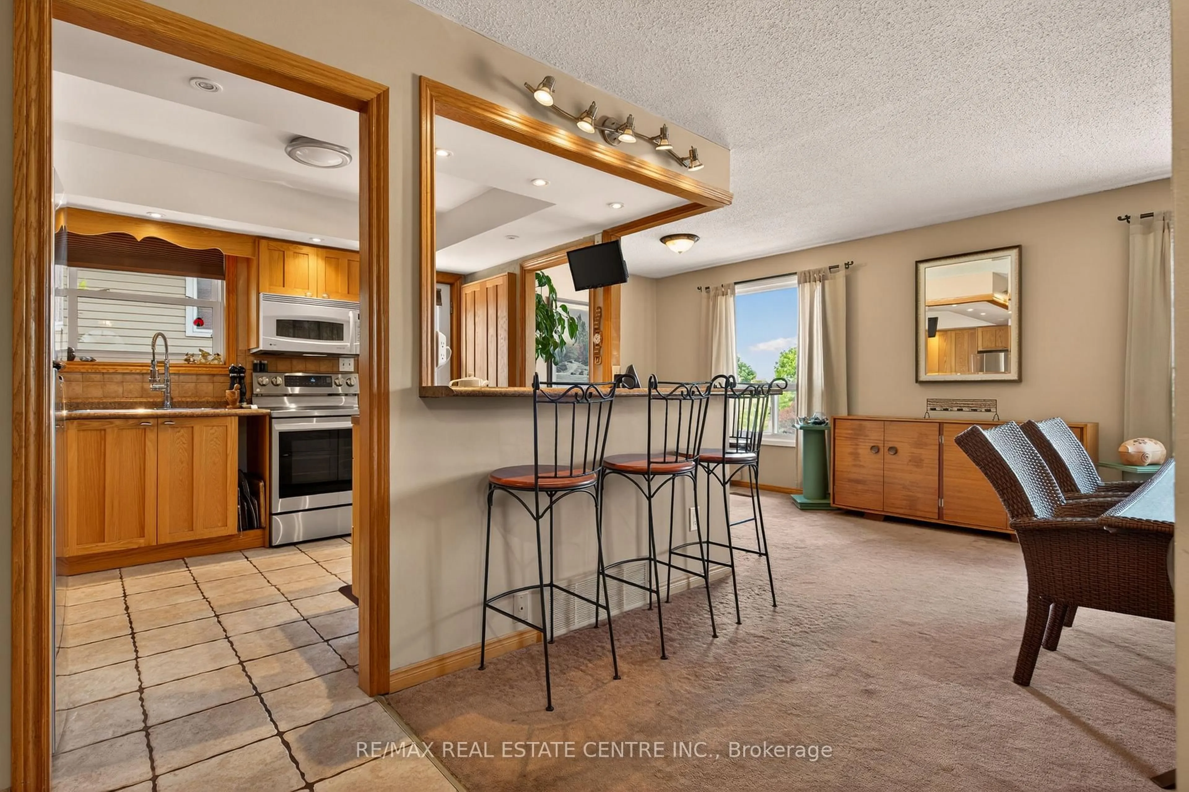 Open concept kitchen, ceramic/tile floor for 20 Nordale Cres, Hamilton Ontario L8J 1H1