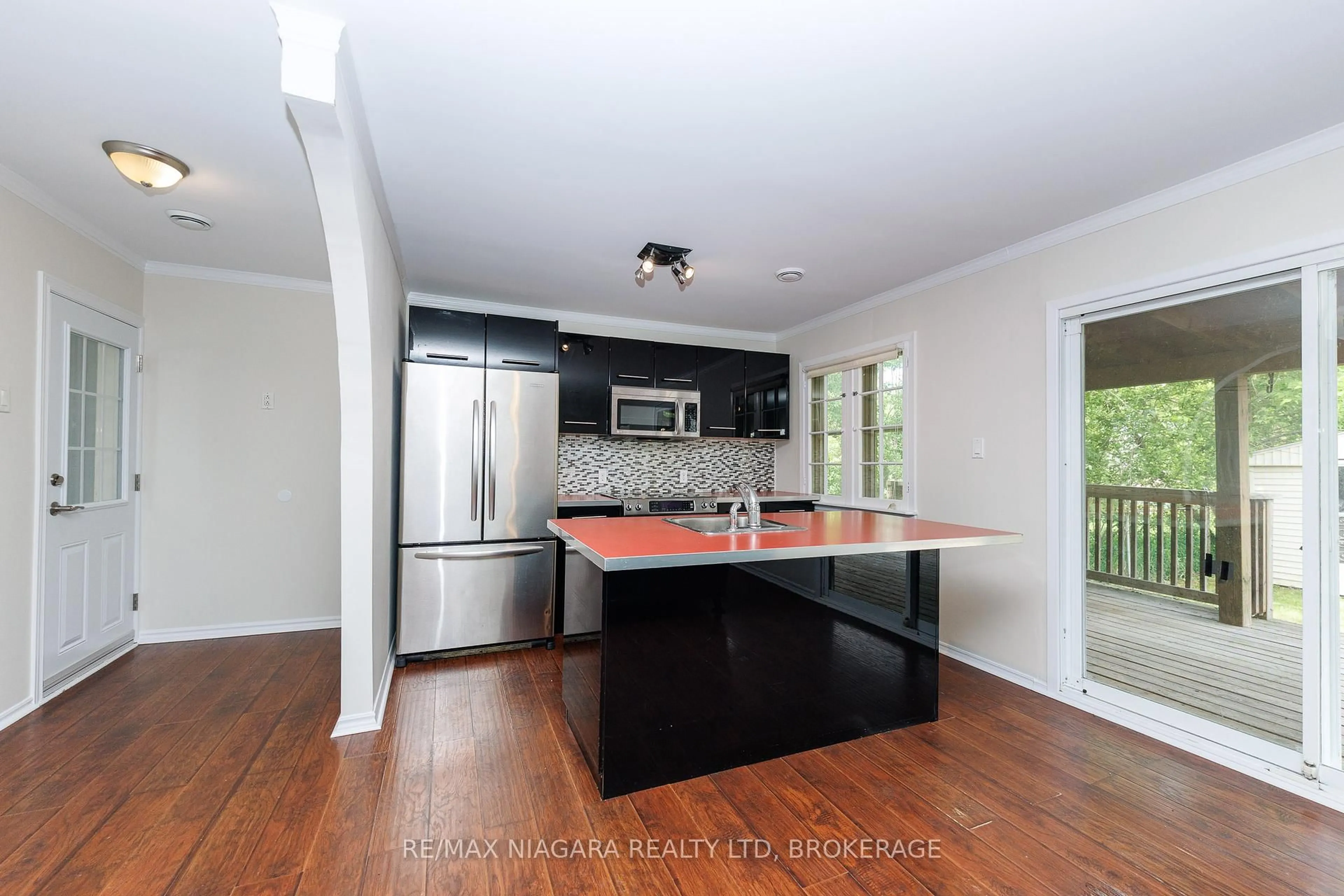 Open concept kitchen, unknown for 3 PHELPS St, St. Catharines Ontario L2P 2H5