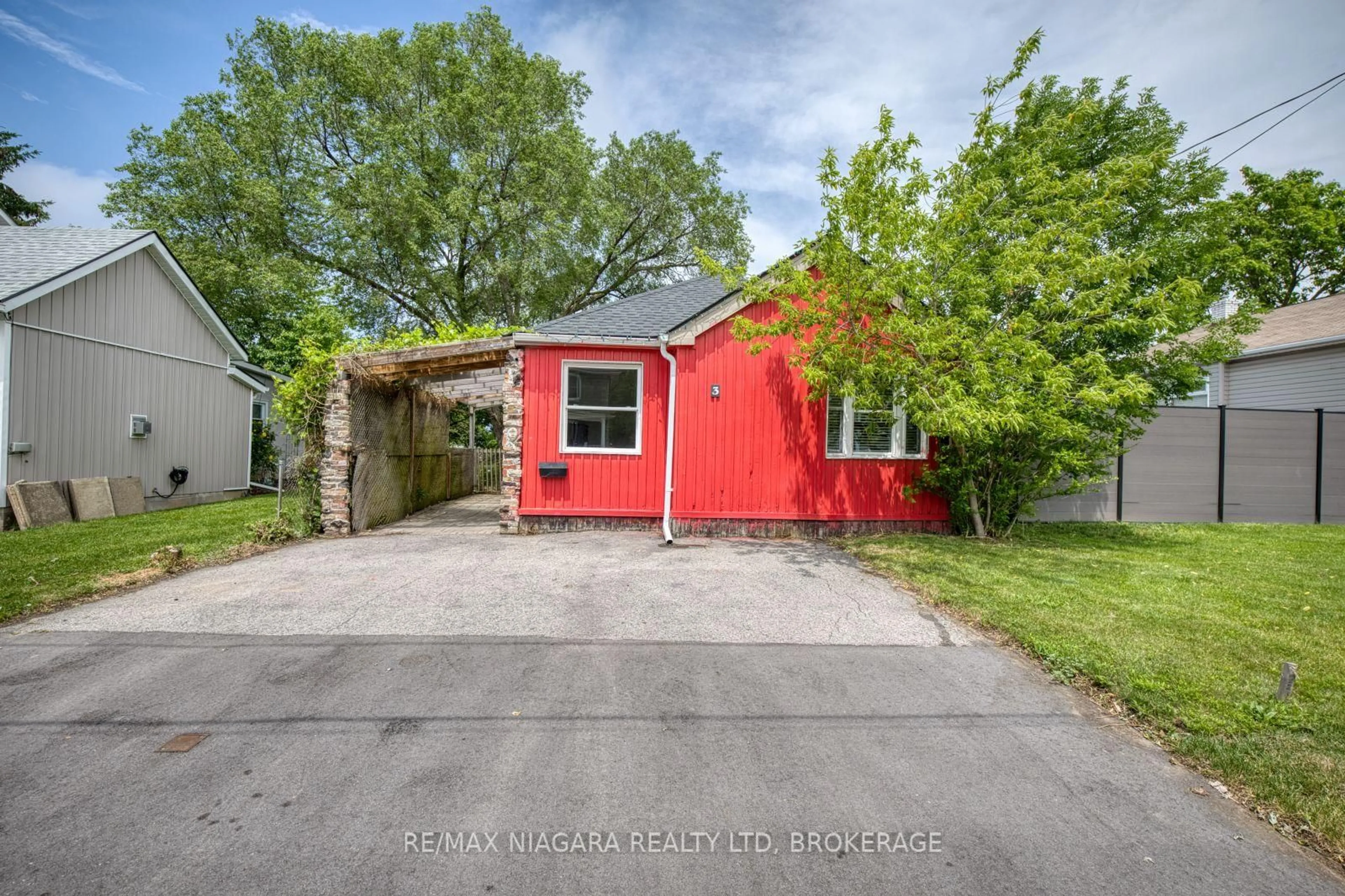Shed for 3 PHELPS St, St. Catharines Ontario L2P 2H5