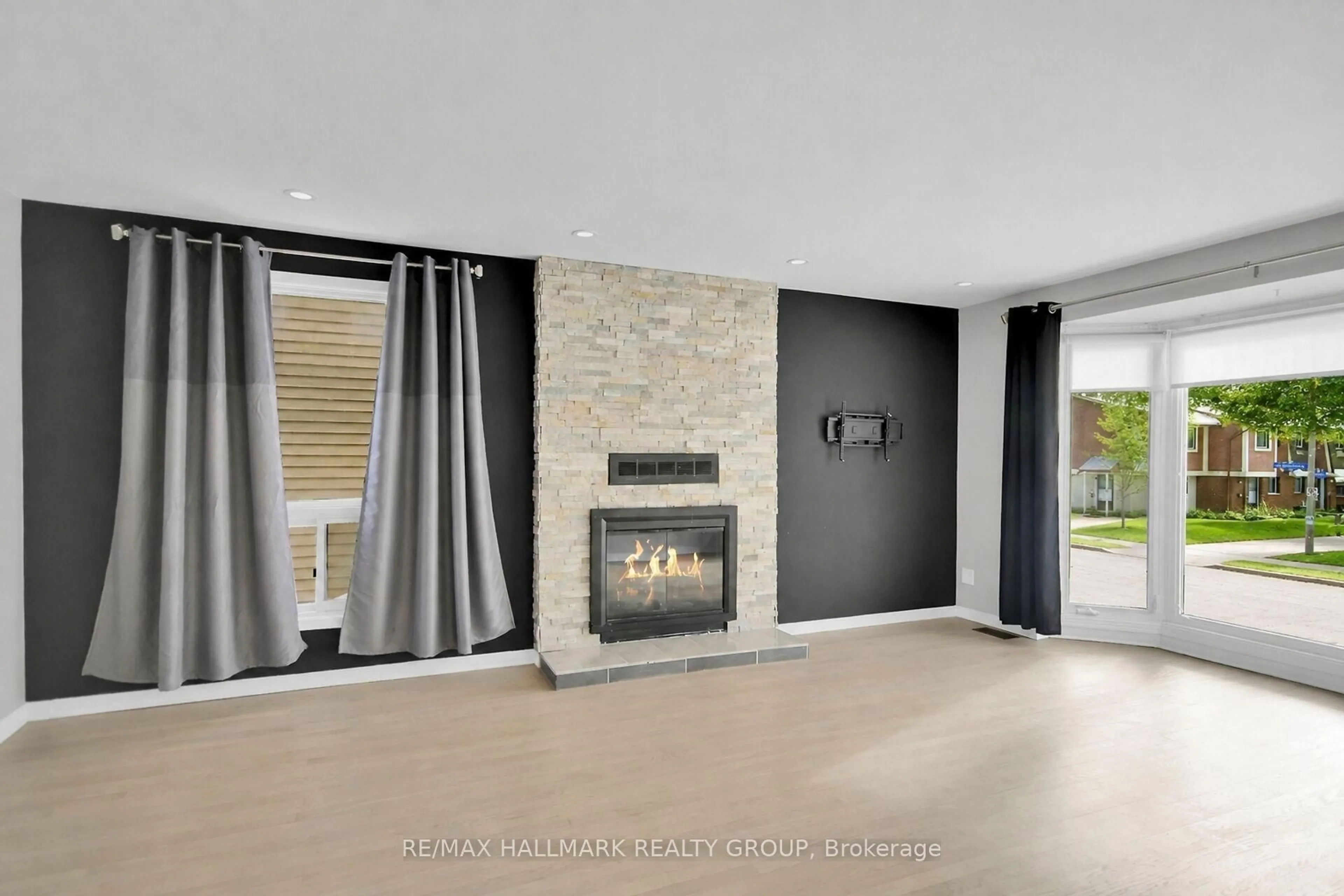 Unknown for 13 Coolspring Cres, Ottawa Ontario K2E 7M7