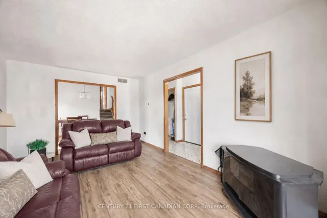 351 Fleming Dr, London East 5