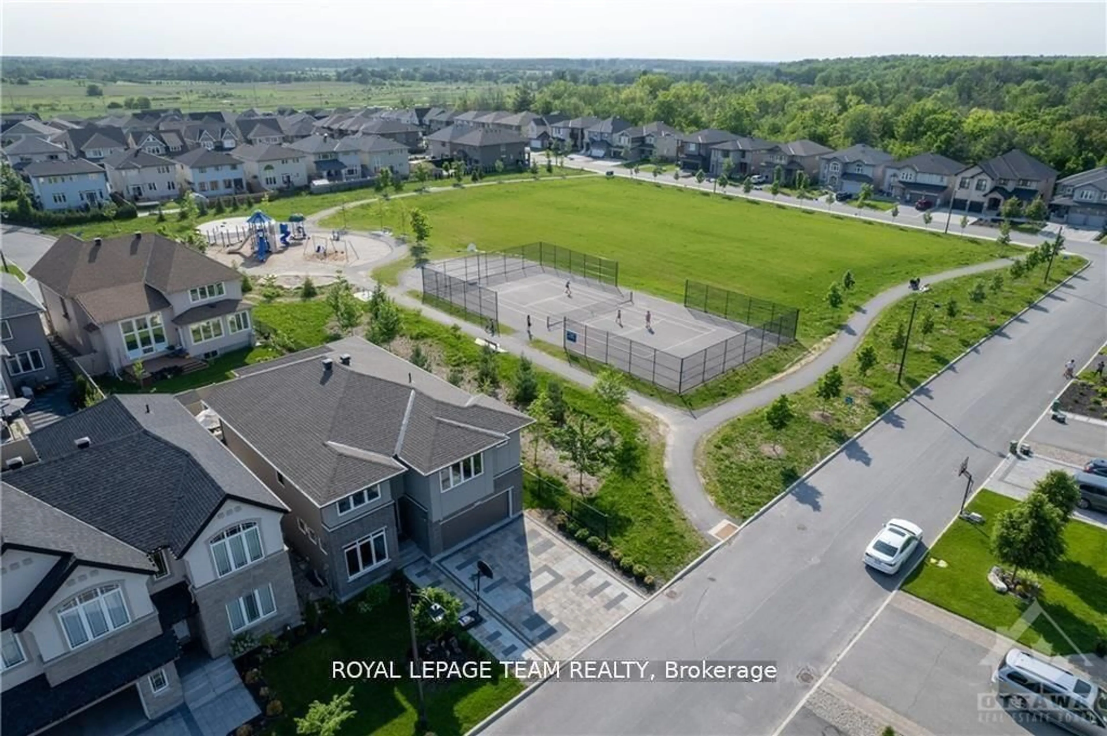 A pic from outside/outdoor area/front of a property/back of a property/a pic from drone, street for 512 BRECCIA Hts, Ottawa Ontario K2T 0L6