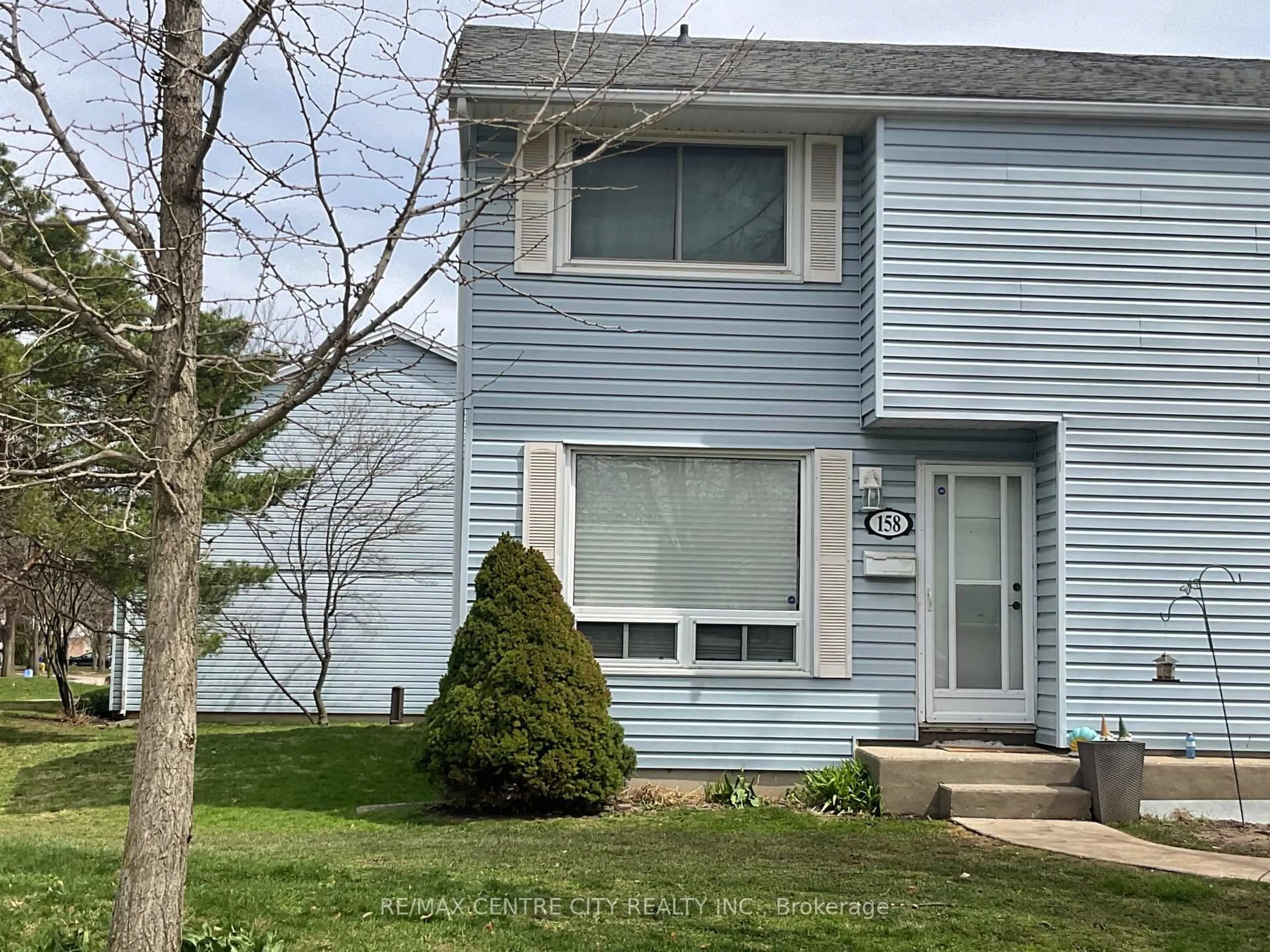 Home with vinyl exterior material, street for 158 Monmore Rd, London North Ontario N6G 3A6
