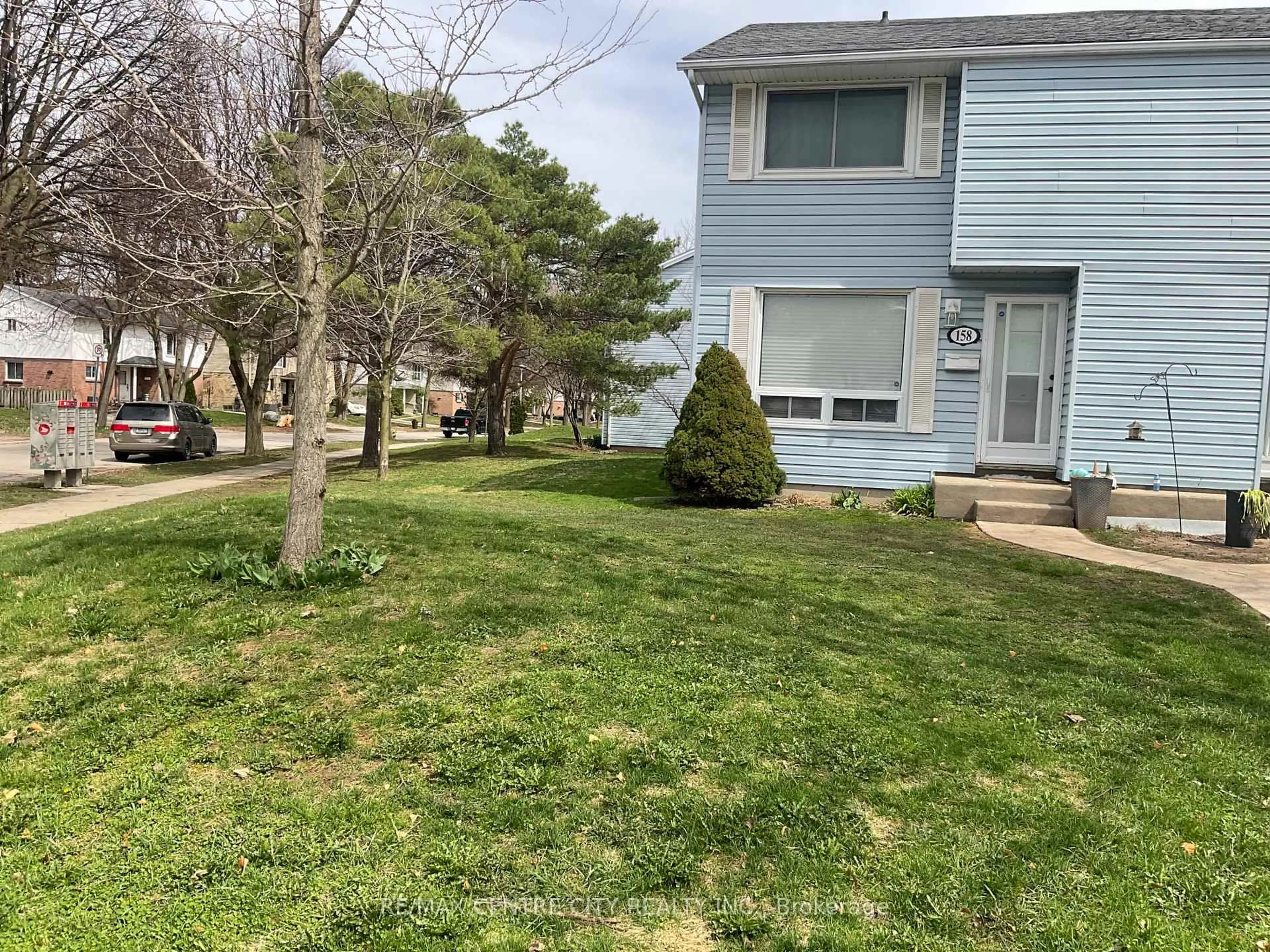 A pic from outside/outdoor area/front of a property/back of a property/a pic from drone, street for 158 Monmore Rd, London North Ontario N6G 3A6