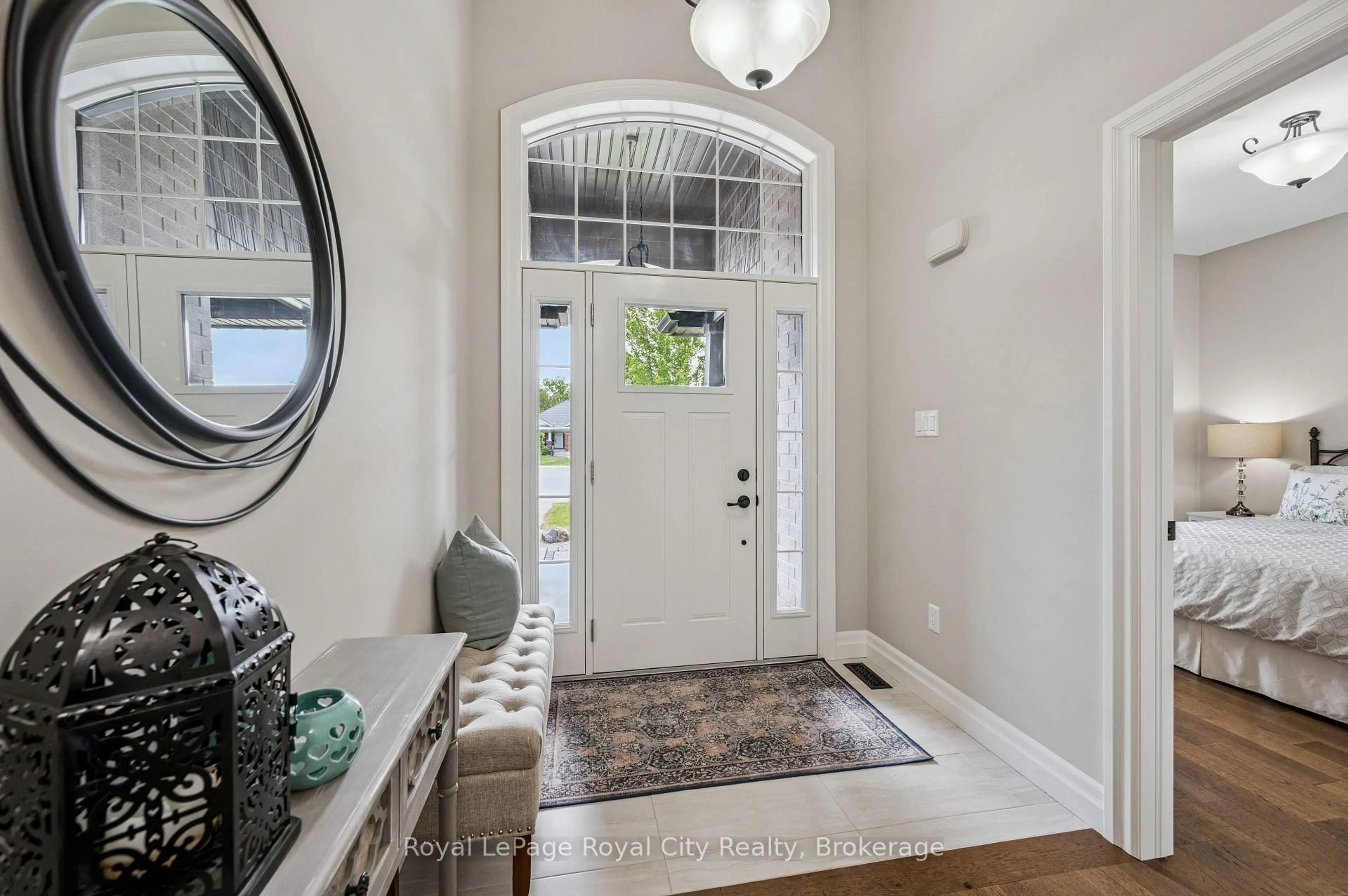 Indoor entryway for 70 Wilson Crt, St. Marys Ontario N4X 0B6