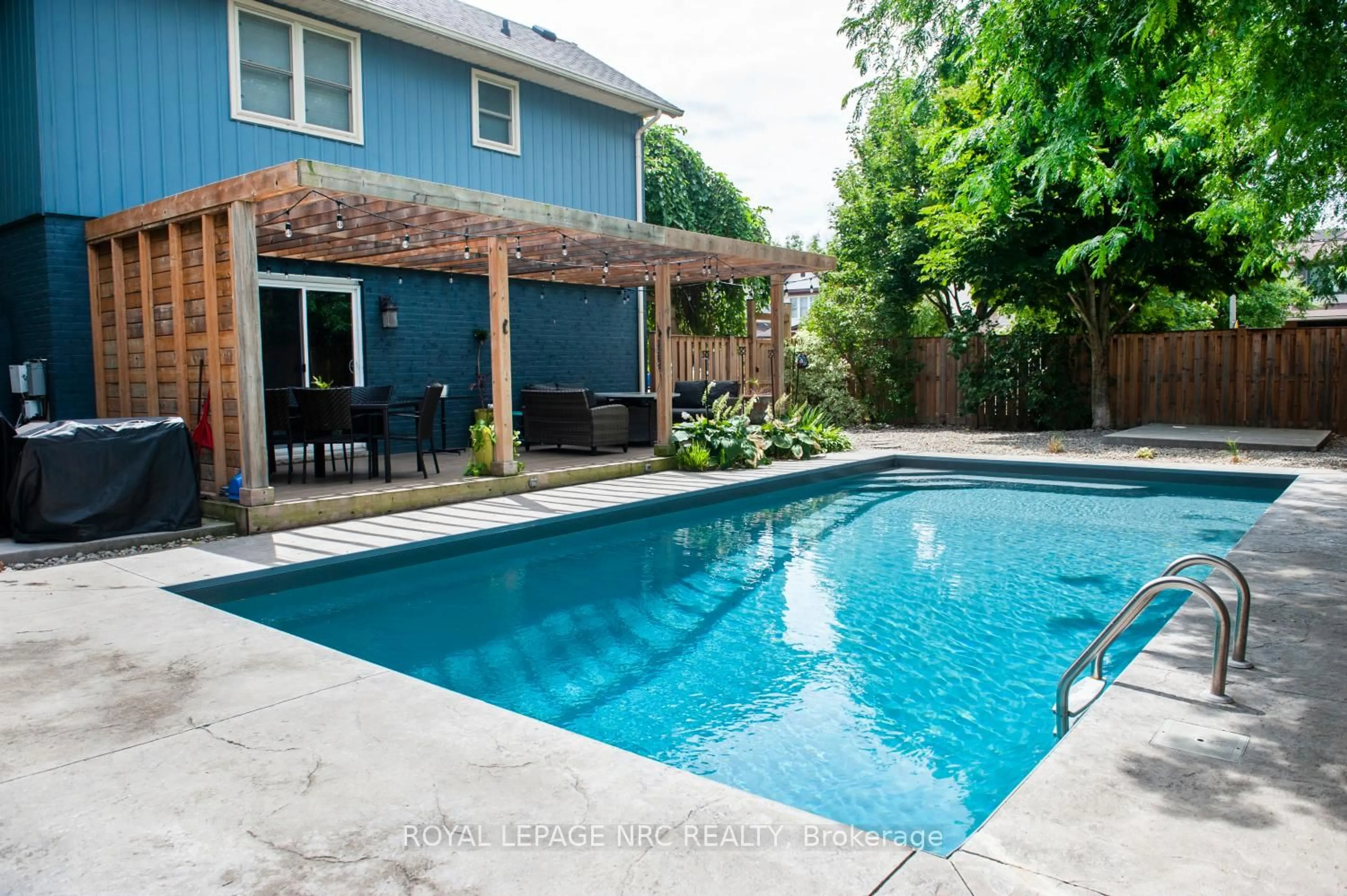 Pool for 22 Senator Dr, St. Catharines Ontario L2S 3T3