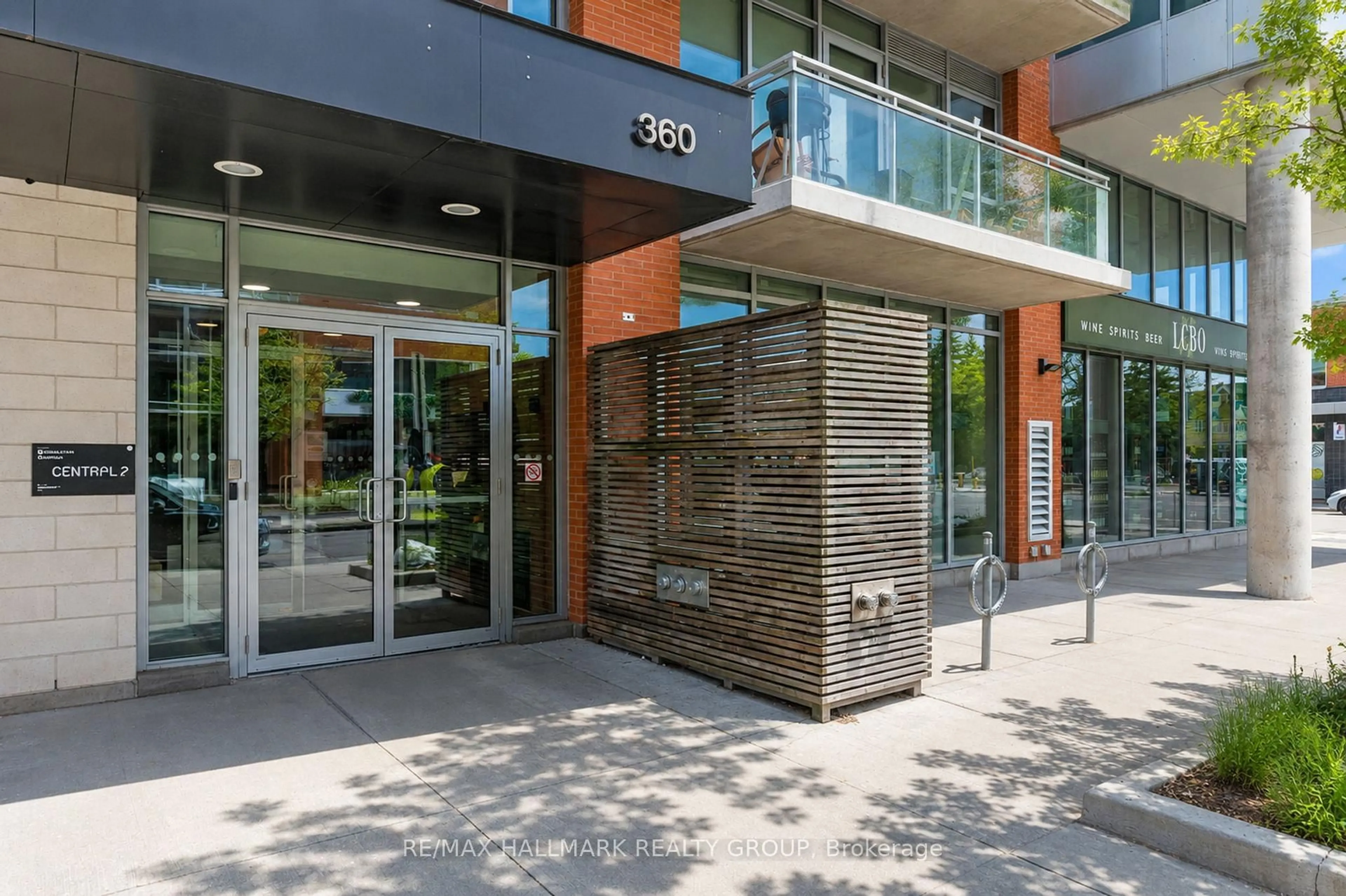 Unknown for 360 Mcleod St #704, Ottawa Ontario K2P 1A9
