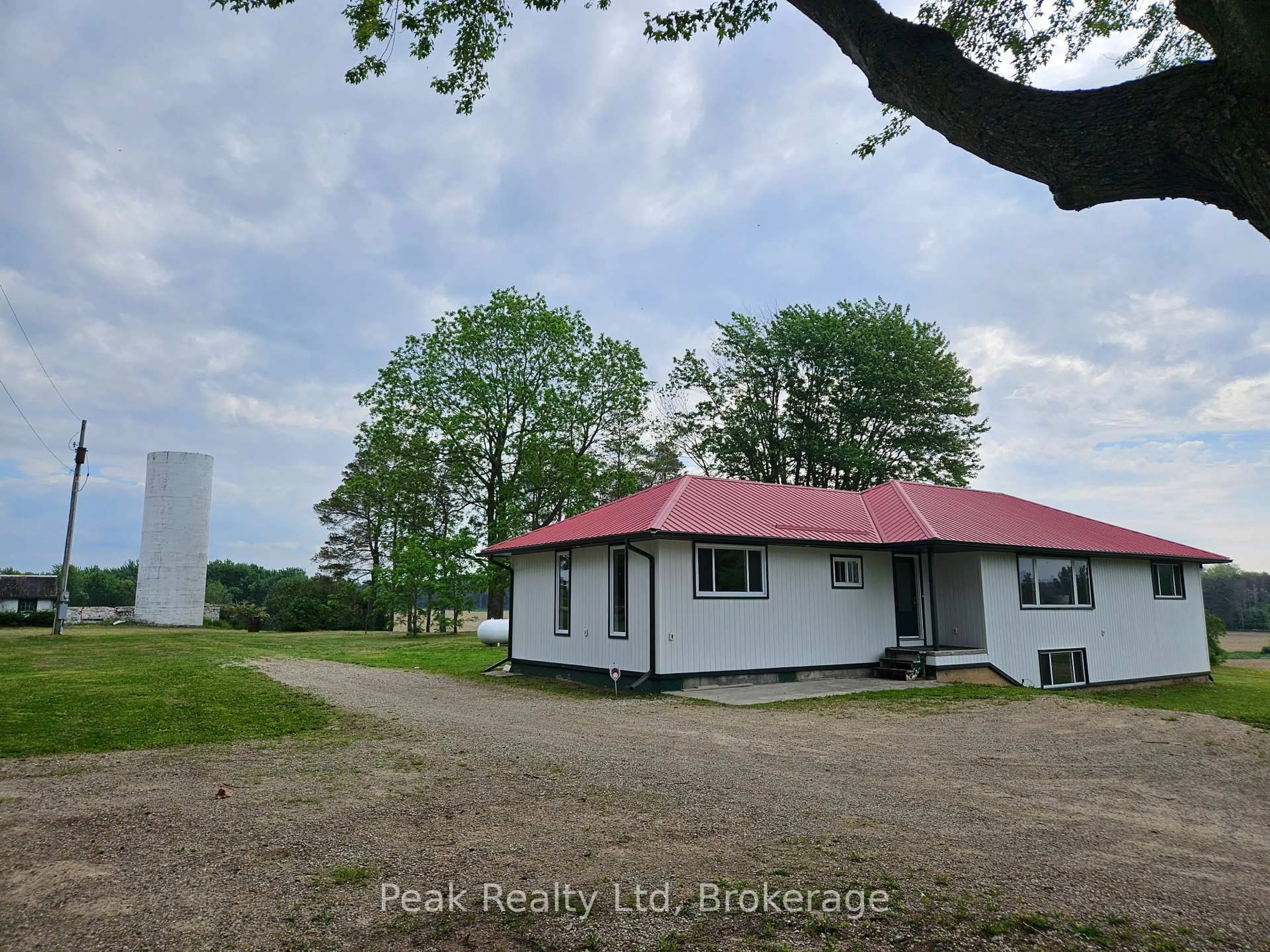 A pic from outside/outdoor area/front of a property/back of a property/a pic from drone, building for 38934 BELGRAVE Rd, North Huron Ontario N0G 1E0