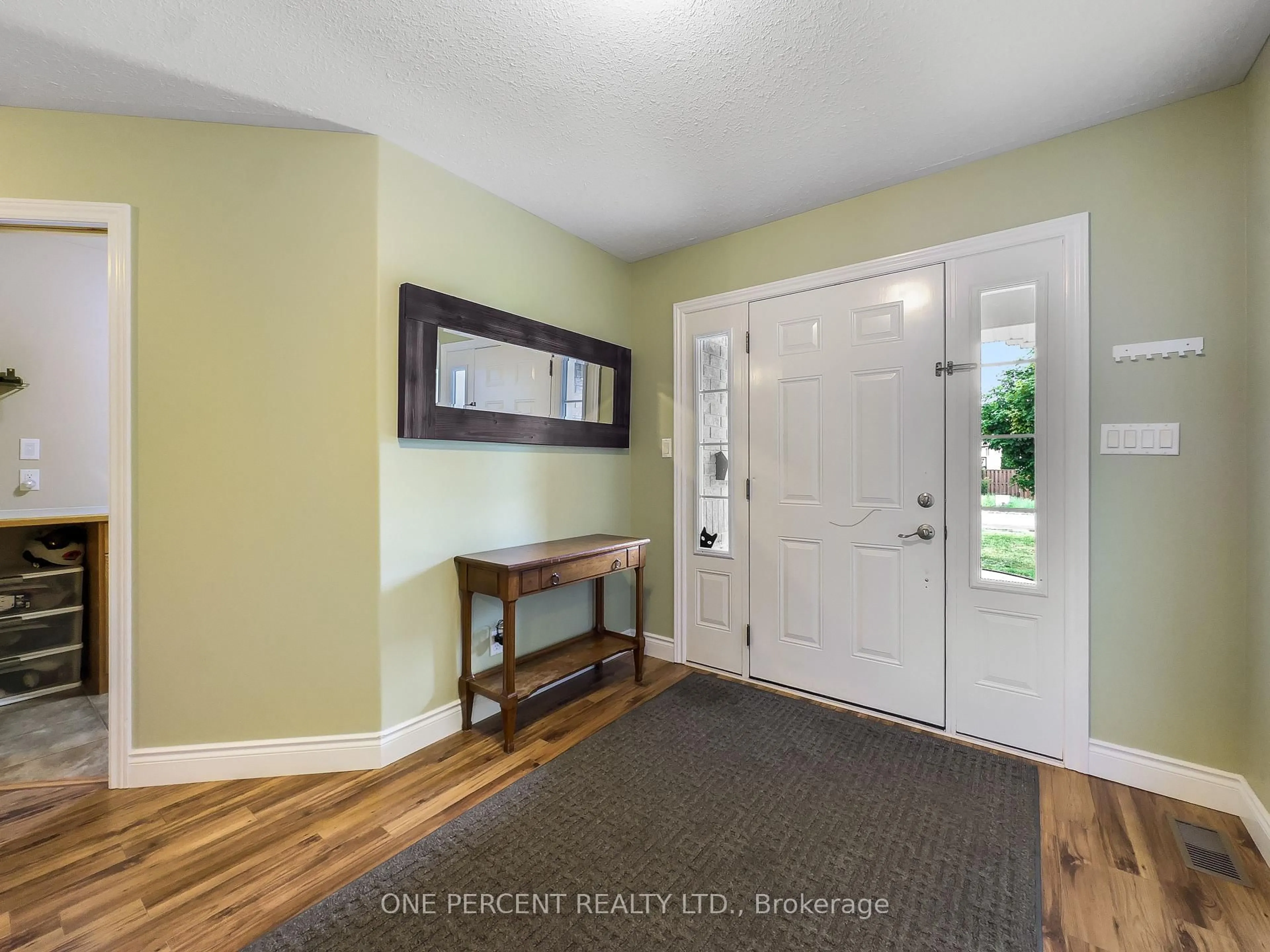 Indoor entryway for 4 Jason Cres, Quinte West Ontario K8V 6P3