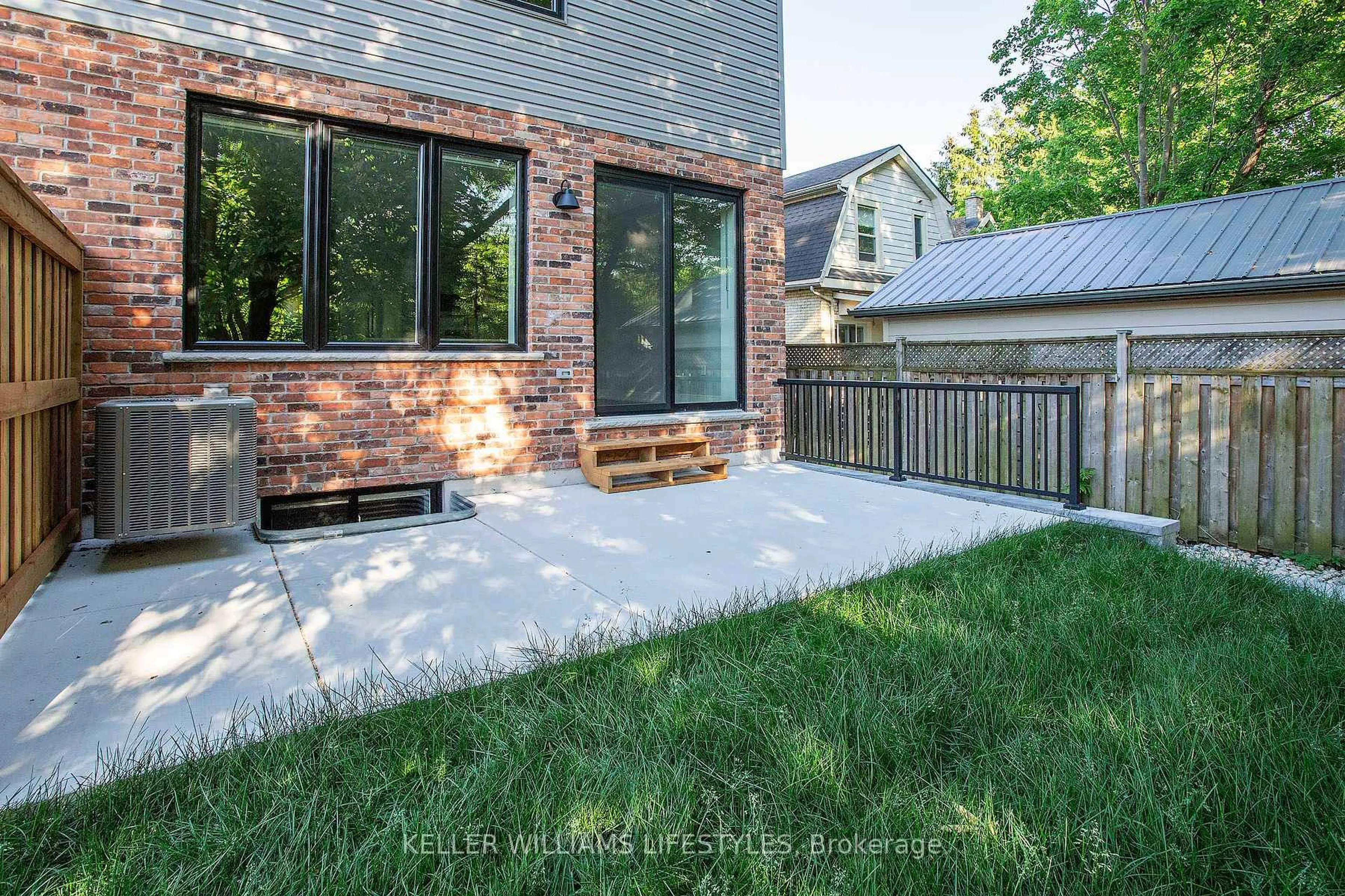 Unknown for 121 Cathcart St, London South Ontario N6C 3M2