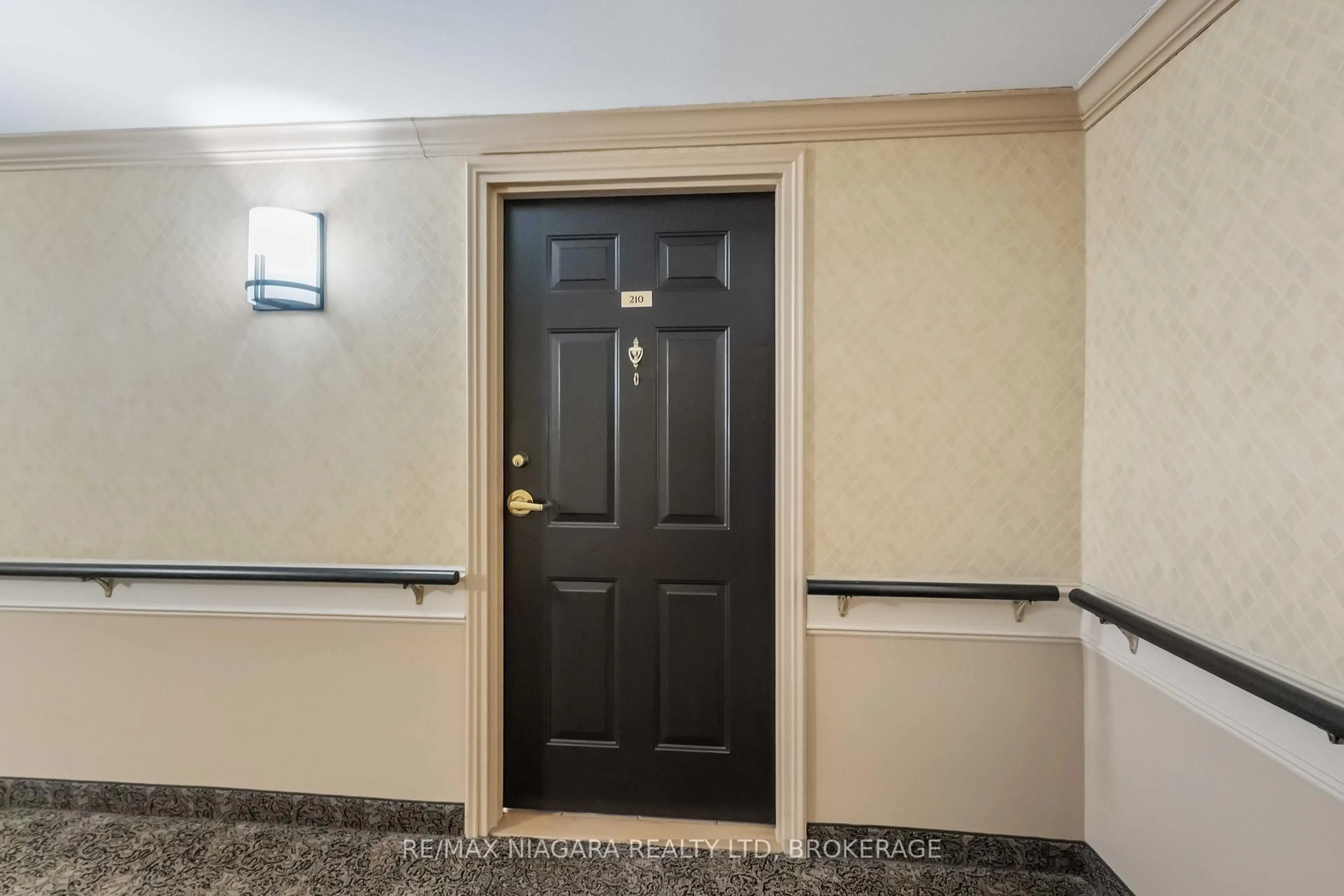 Indoor entryway for 3420 Frederick Ave #210, Lincoln Ontario L0R 2C0