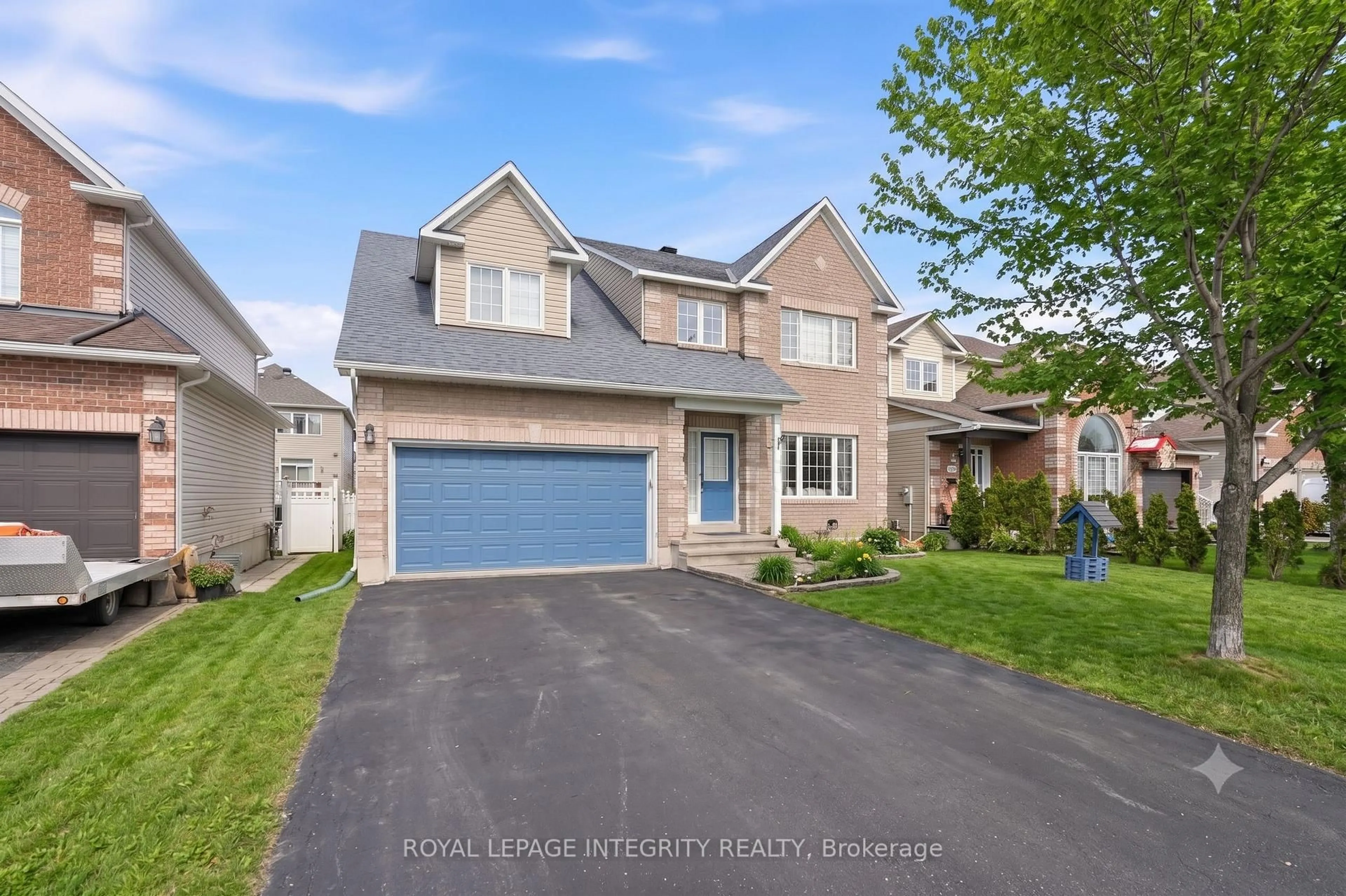 A pic from outside/outdoor area/front of a property/back of a property/a pic from drone, street for 127 Stoney Pond Crt, Ottawa Ontario K2S 2E6