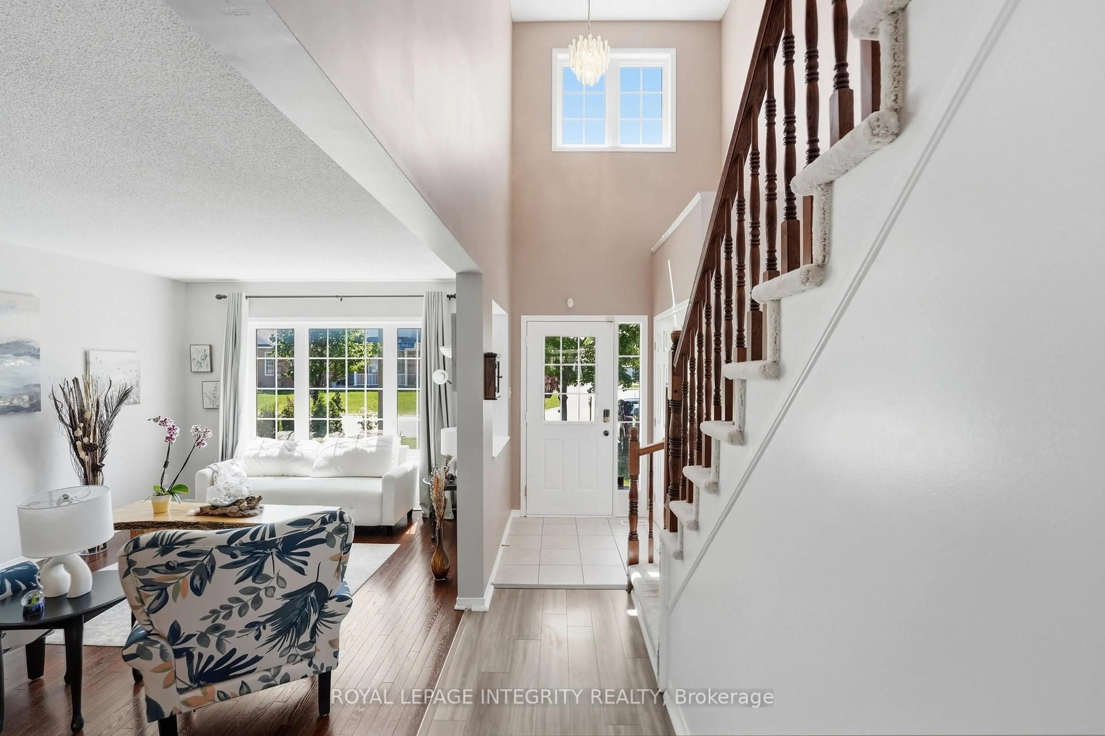 Indoor entryway for 127 Stoney Pond Crt, Ottawa Ontario K2S 2E6