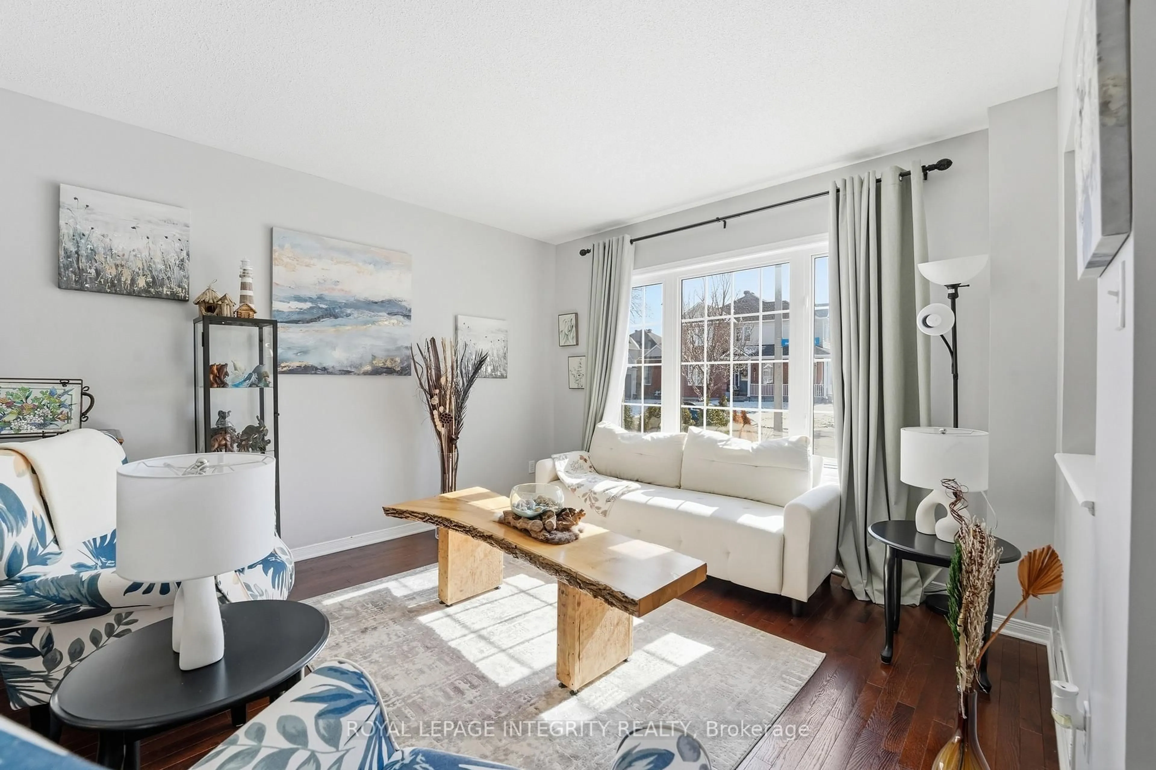 Living room with furniture, unknown for 127 Stoney Pond Crt, Ottawa Ontario K2S 2E6