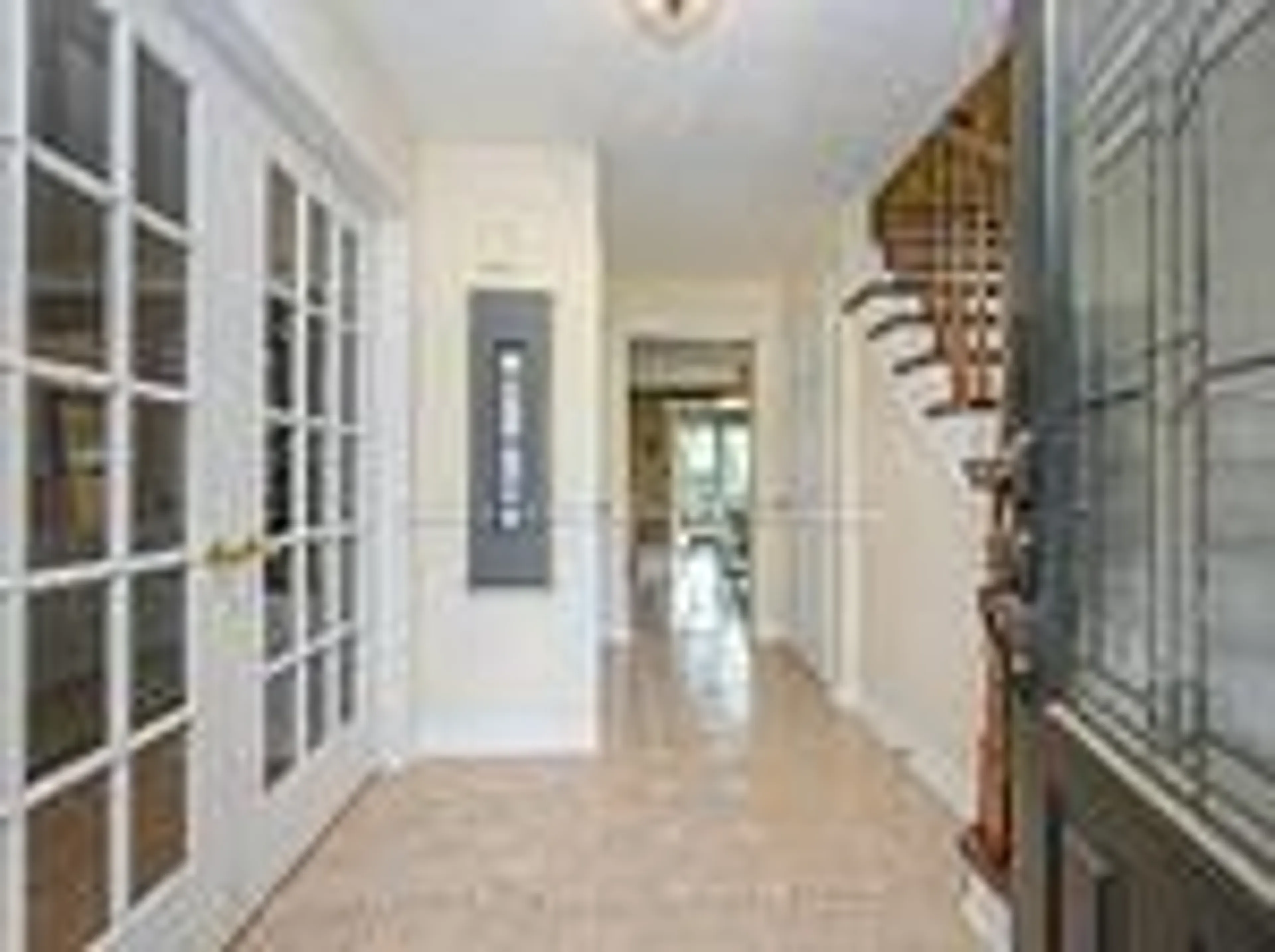 Indoor entryway for 7102 Burbank Cres, Niagara Falls Ontario L2J 4E7