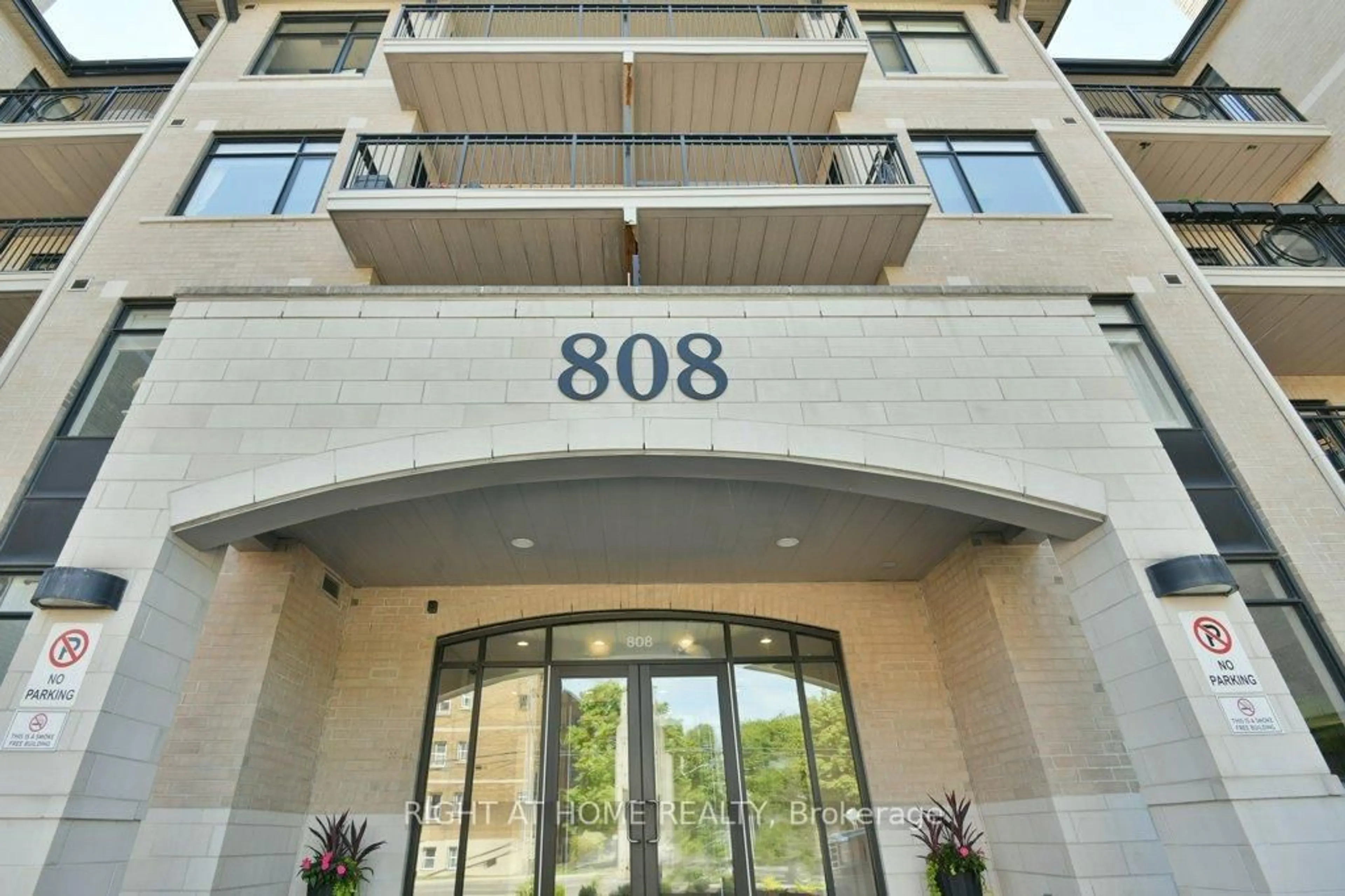 Indoor foyer for 808 Bronson Ave #409 - PH9, Ottawa Ontario K1S 5A4
