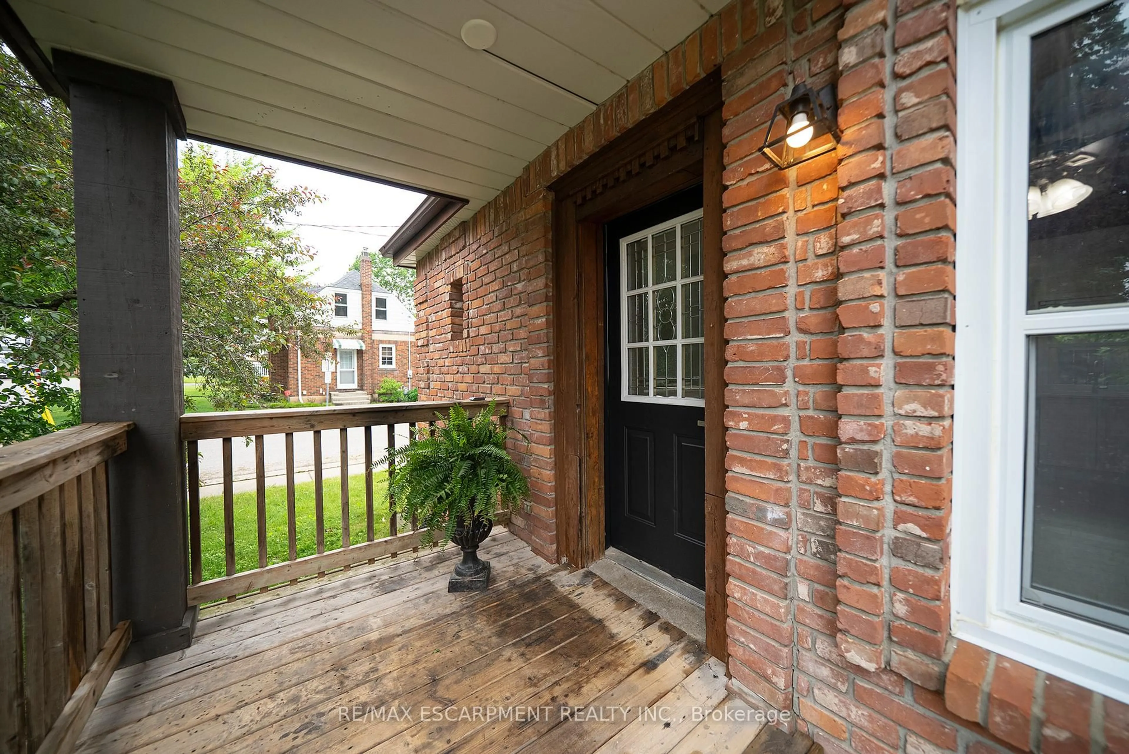 Patio, street for 15 Margueretta St, Brantford Ontario N3R 1M8