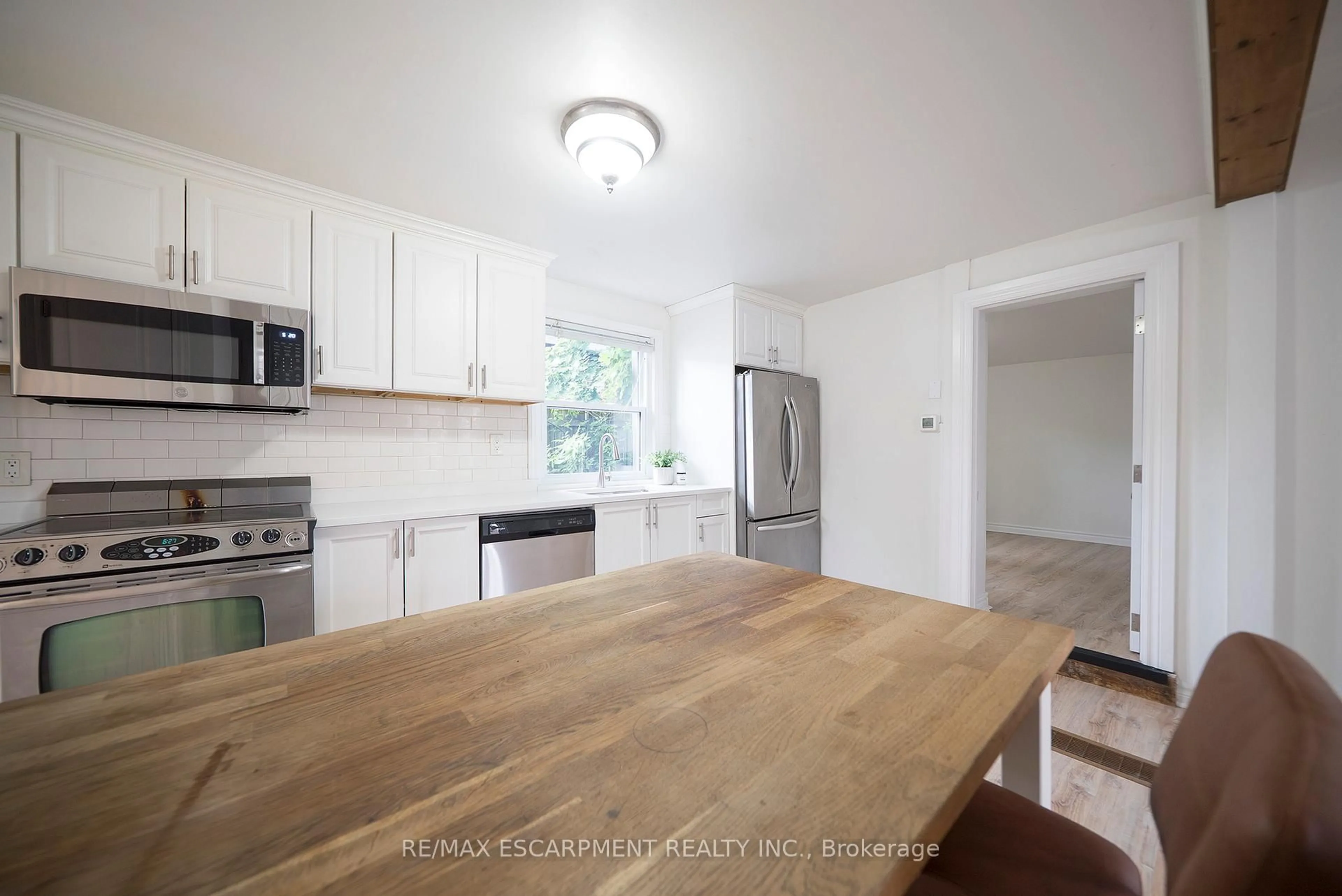 Open concept kitchen, unknown for 15 Margueretta St, Brantford Ontario N3R 1M8