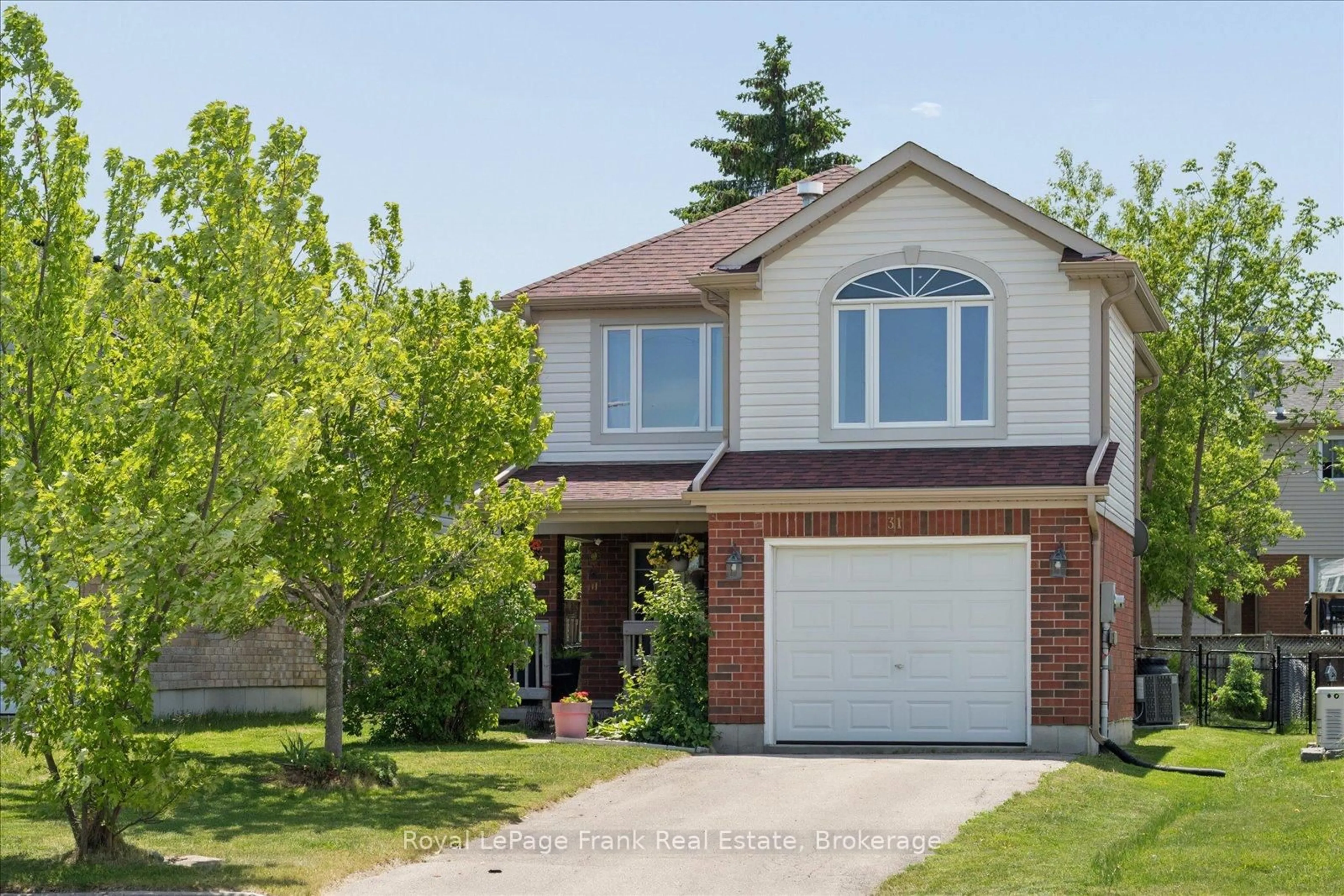 Home with vinyl exterior material, street for 31 Lang Crt, Kawartha Lakes Ontario K9V 6E5