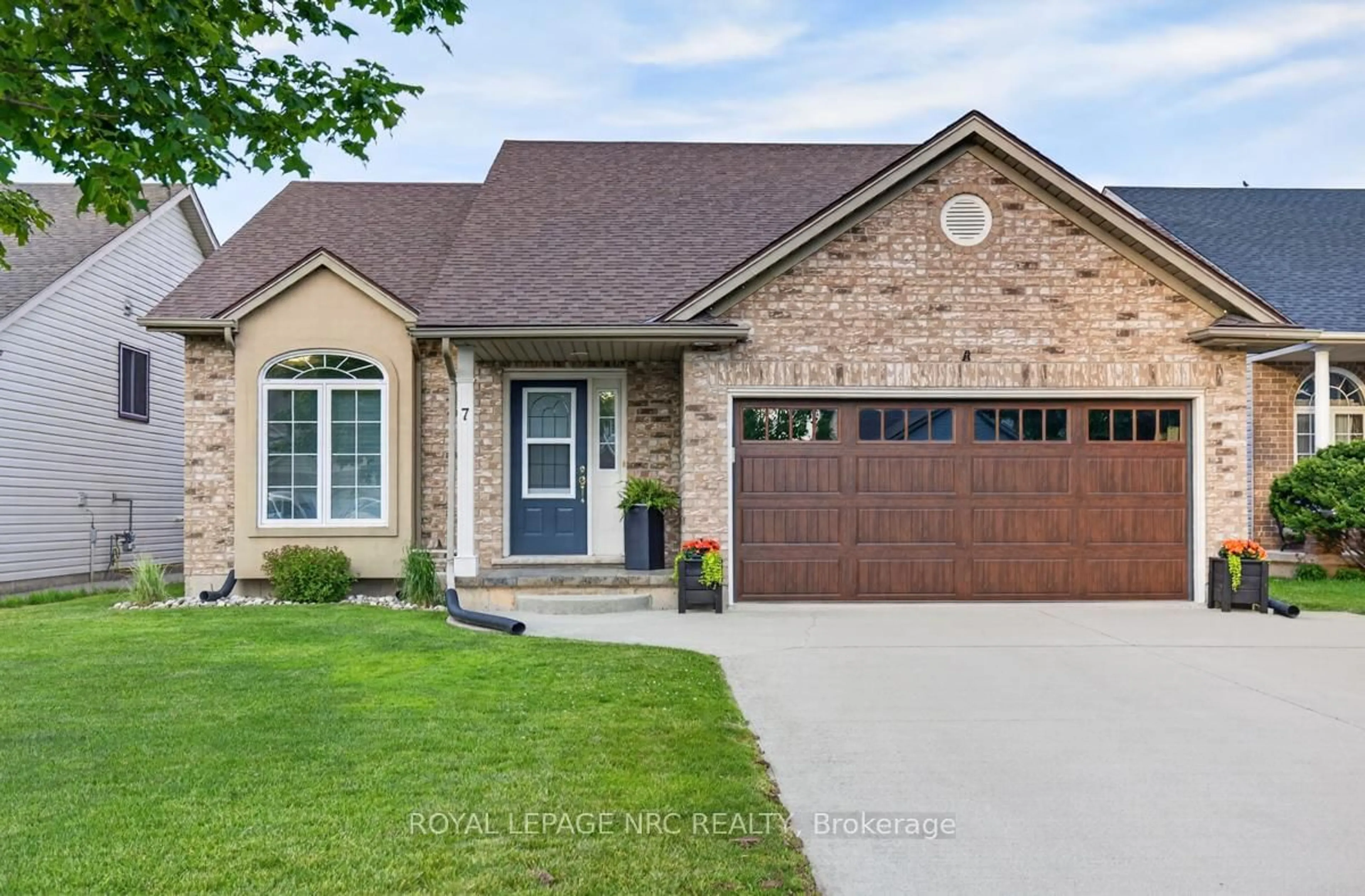 Home with brick exterior material, street for 7 Mason Dr, Pelham Ontario L3E 0N9