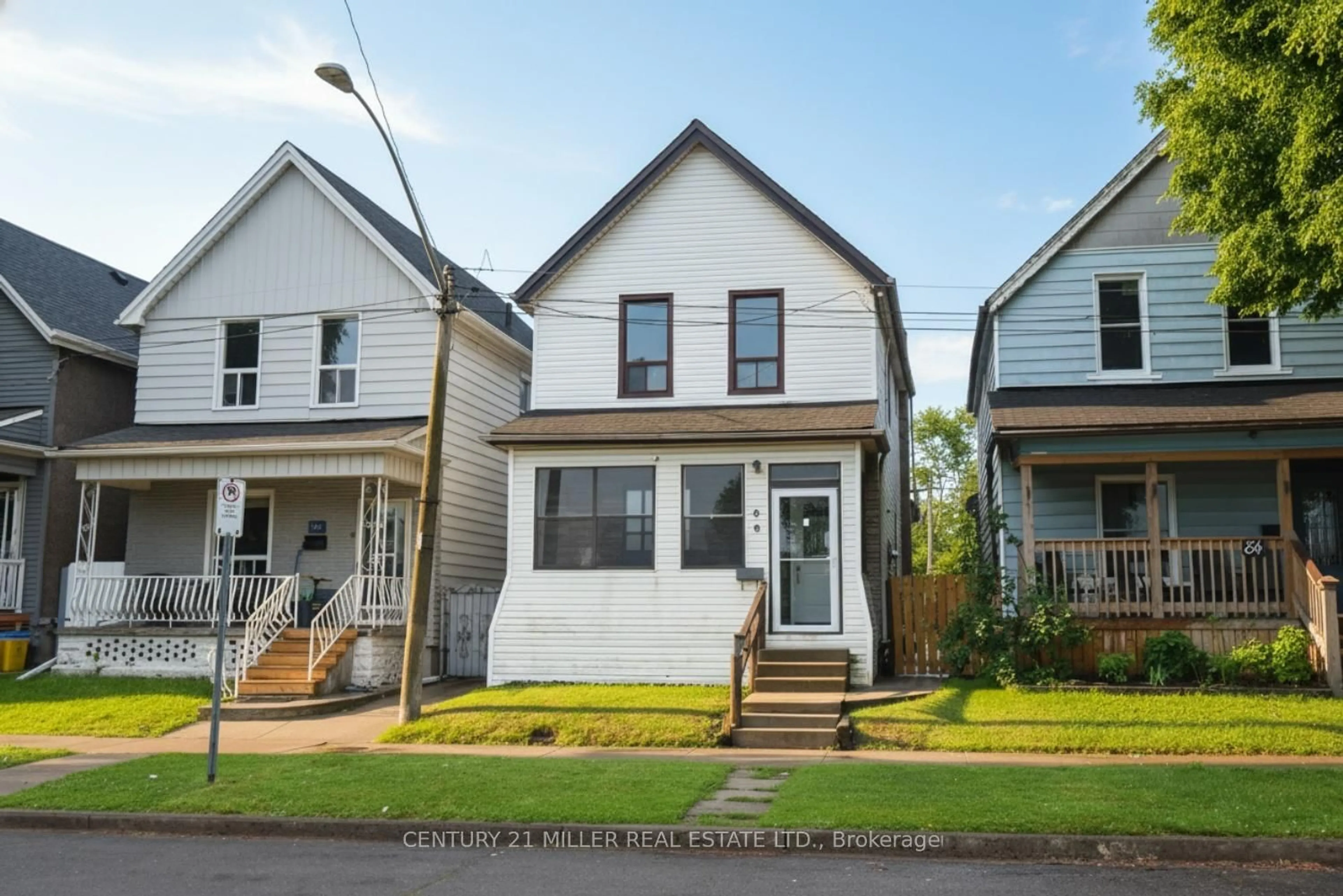 Home with vinyl exterior material, street for 86 Mars Ave, Hamilton Ontario L8L 3W1