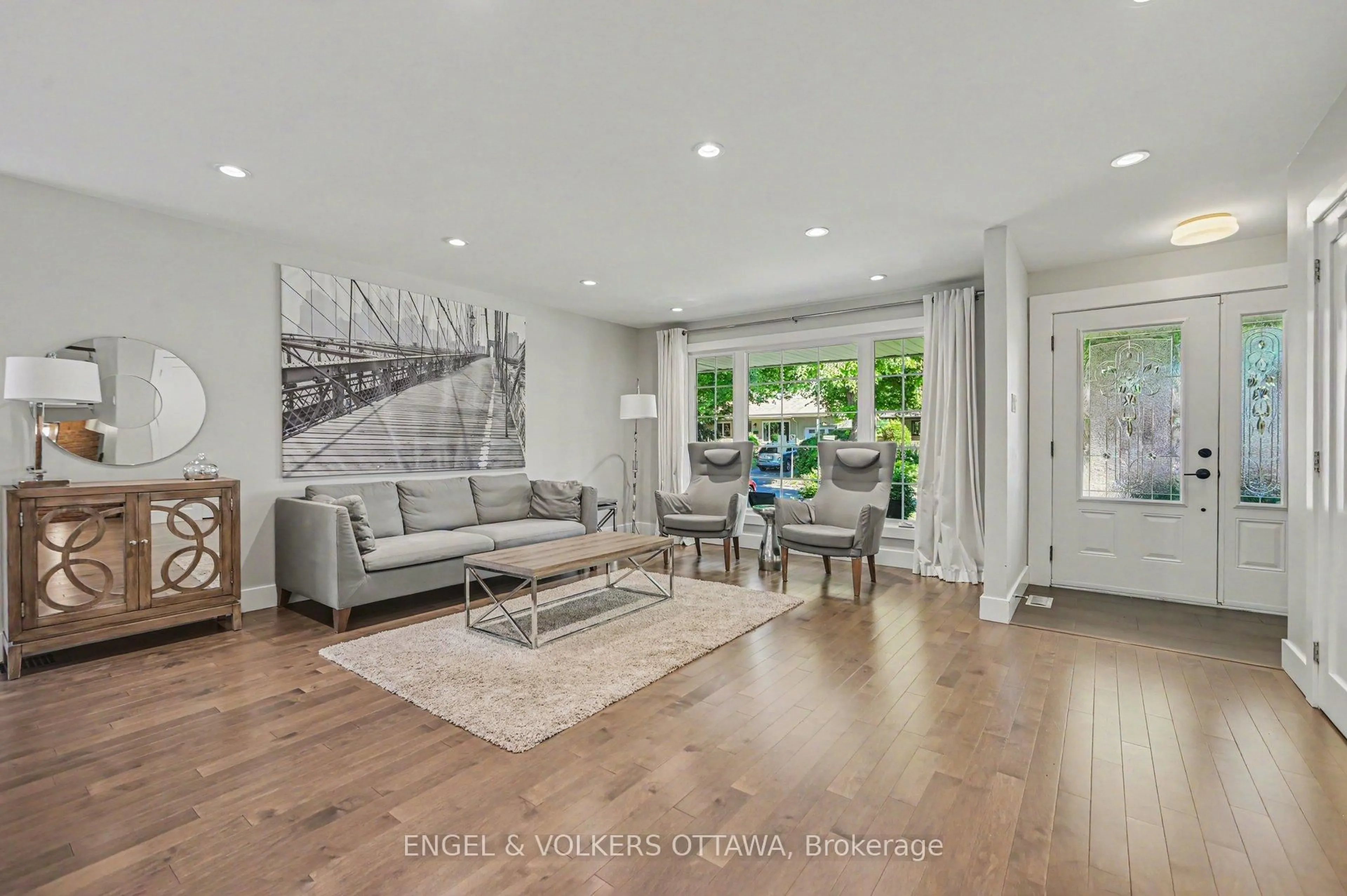 Living room with furniture, unknown for 1299 Alloway Cres, Ottawa Ontario K1K 3Y9