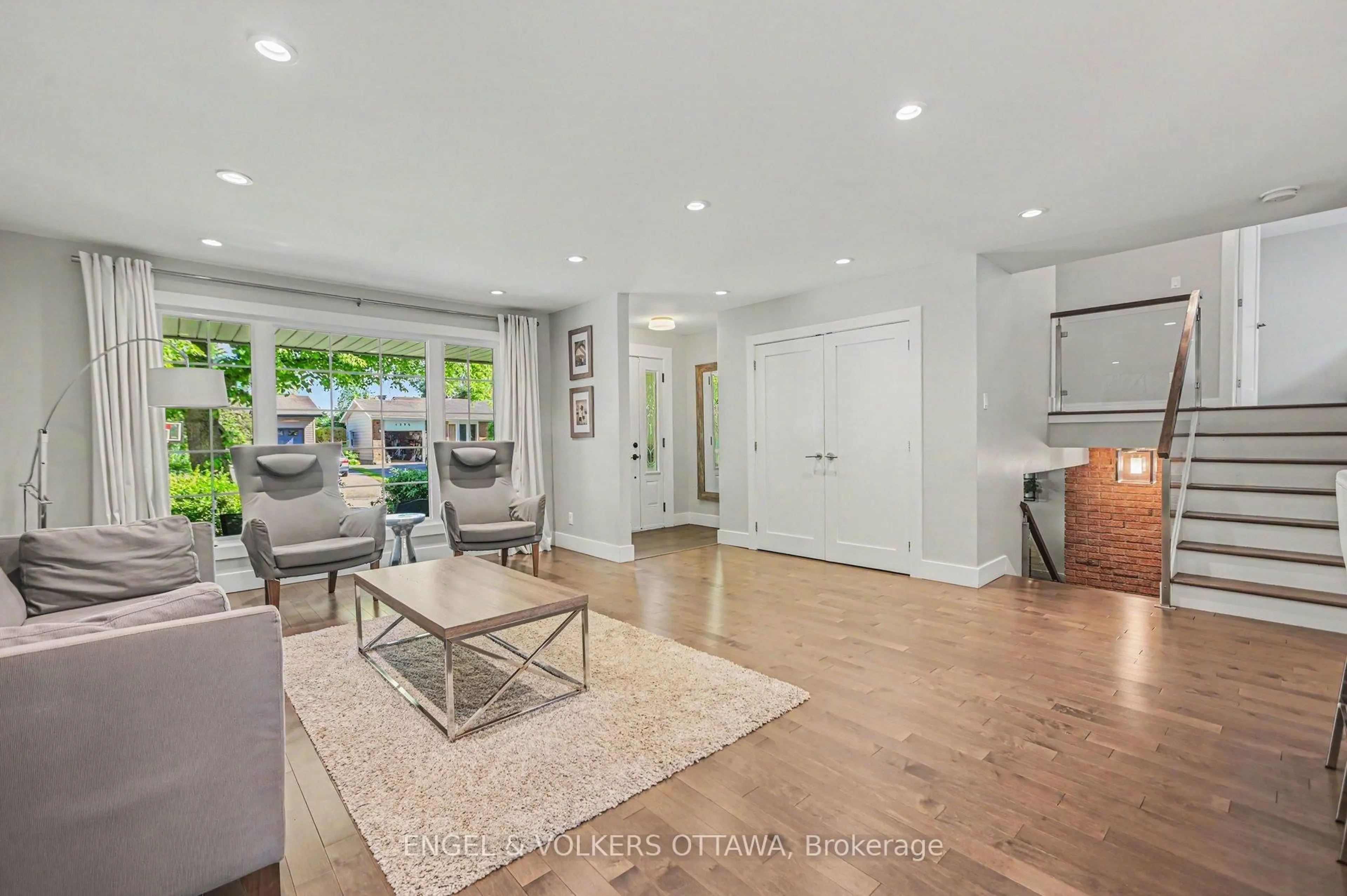 Unknown for 1299 Alloway Cres, Ottawa Ontario K1K 3Y9