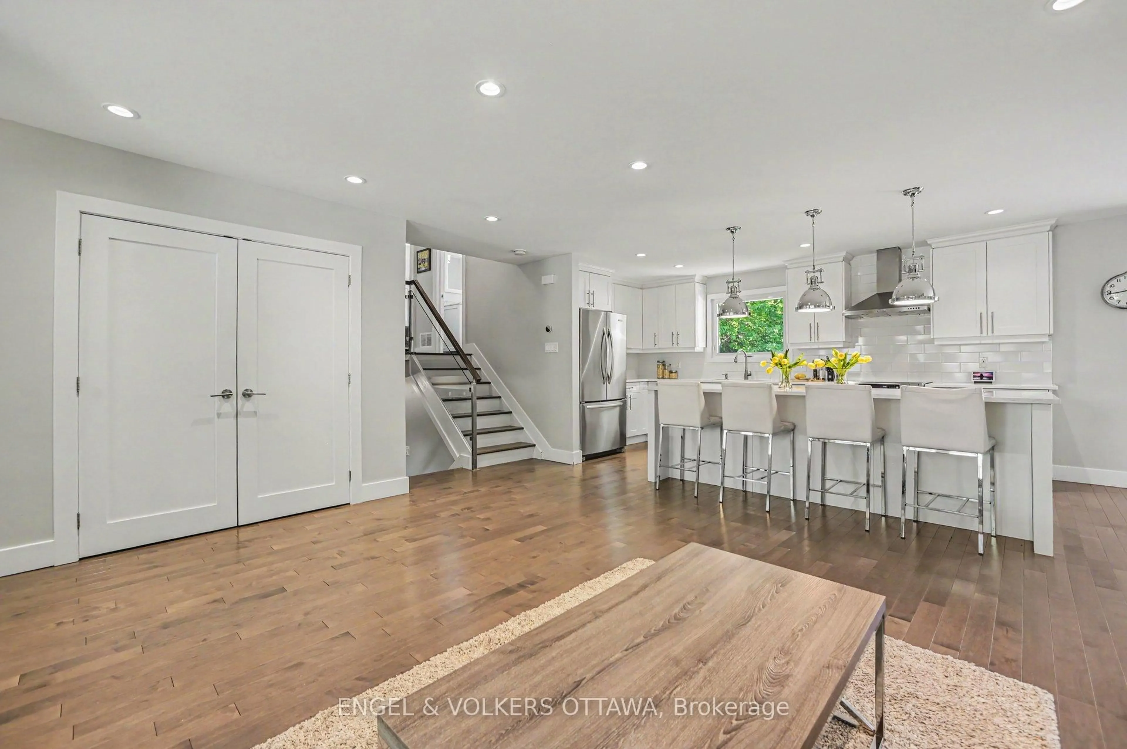 Open concept kitchen, unknown for 1299 Alloway Cres, Ottawa Ontario K1K 3Y9