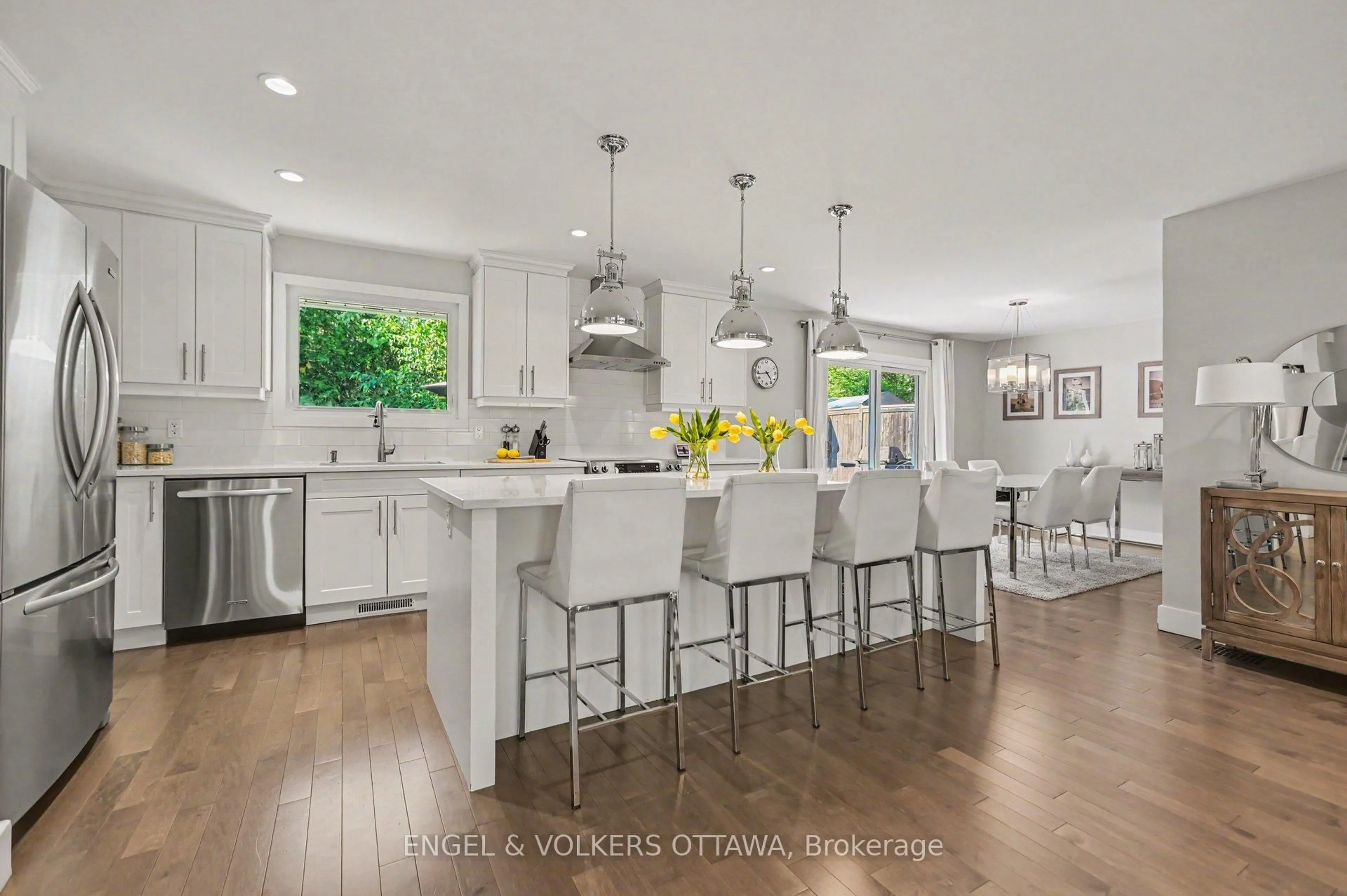 Open concept kitchen, unknown for 1299 Alloway Cres, Ottawa Ontario K1K 3Y9