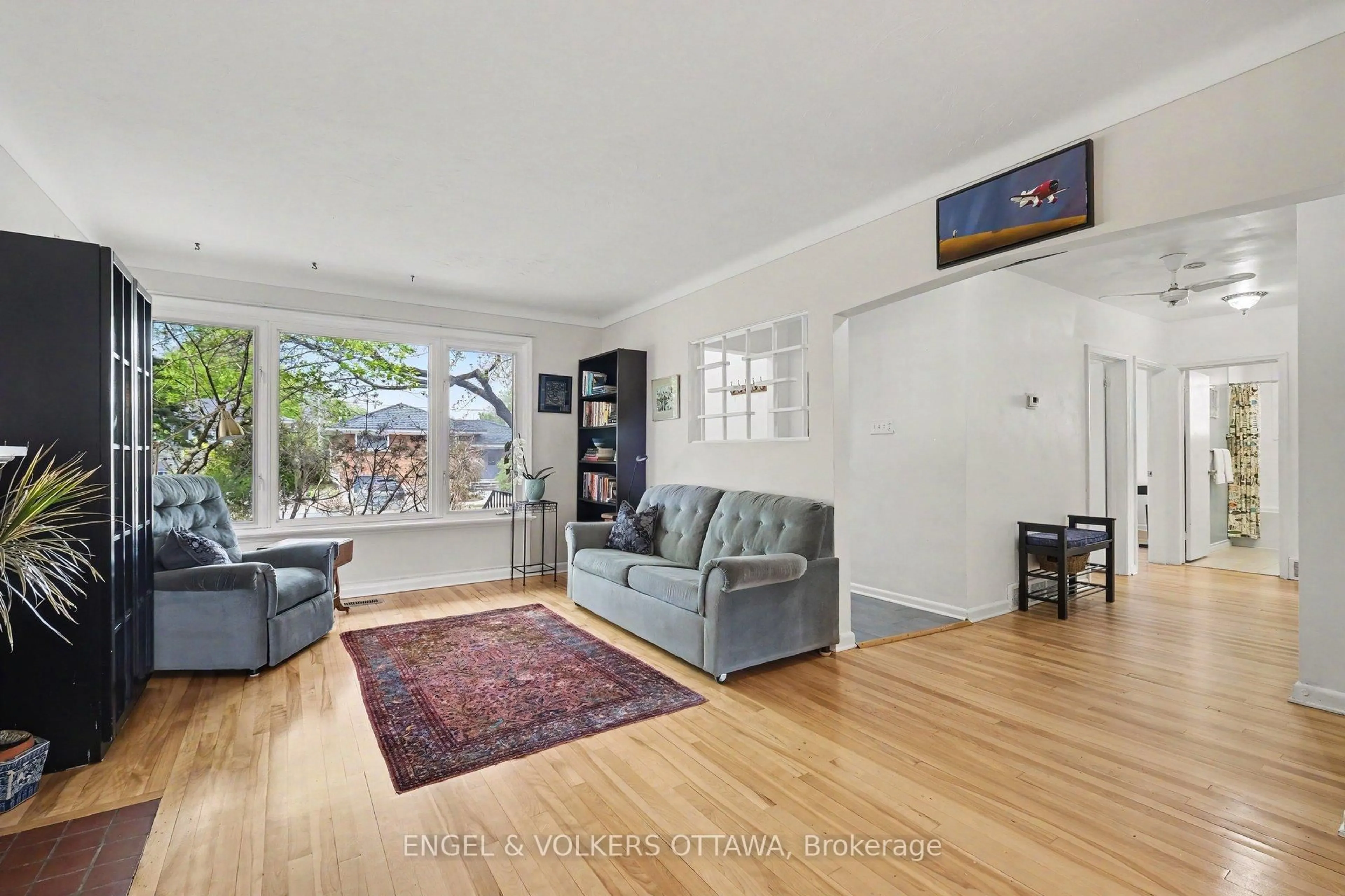 Living room with furniture, unknown for 1113 Field St, Nepean Ontario K2C 2P6