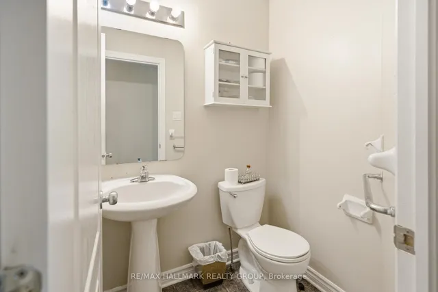 800 Long Point Circ, Ottawa 5