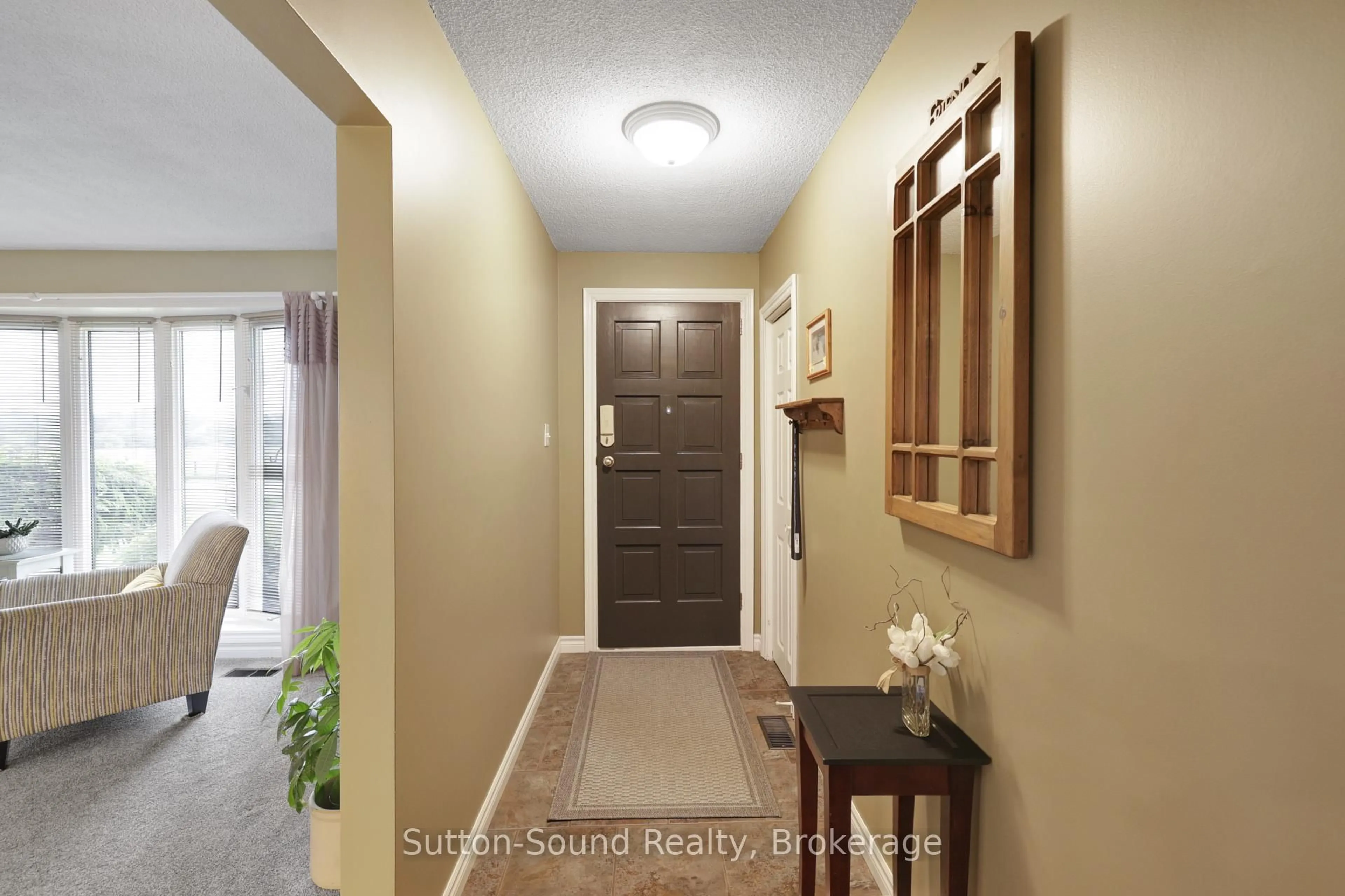 Indoor entryway for 298436 Range Rd, Georgian Bluffs Ontario N4K 0G3