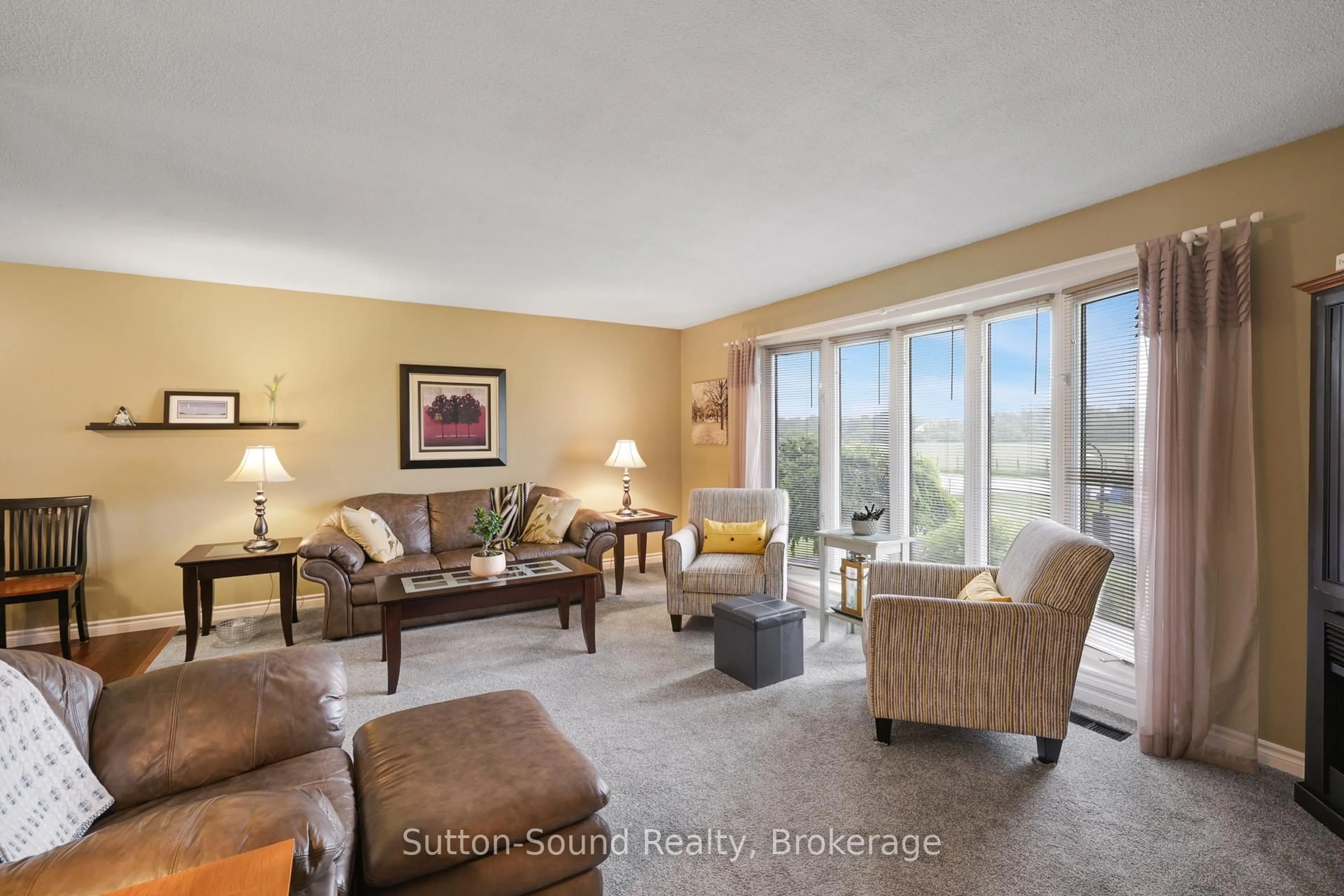 Living room with furniture, unknown for 298436 Range Rd, Georgian Bluffs Ontario N4K 0G3