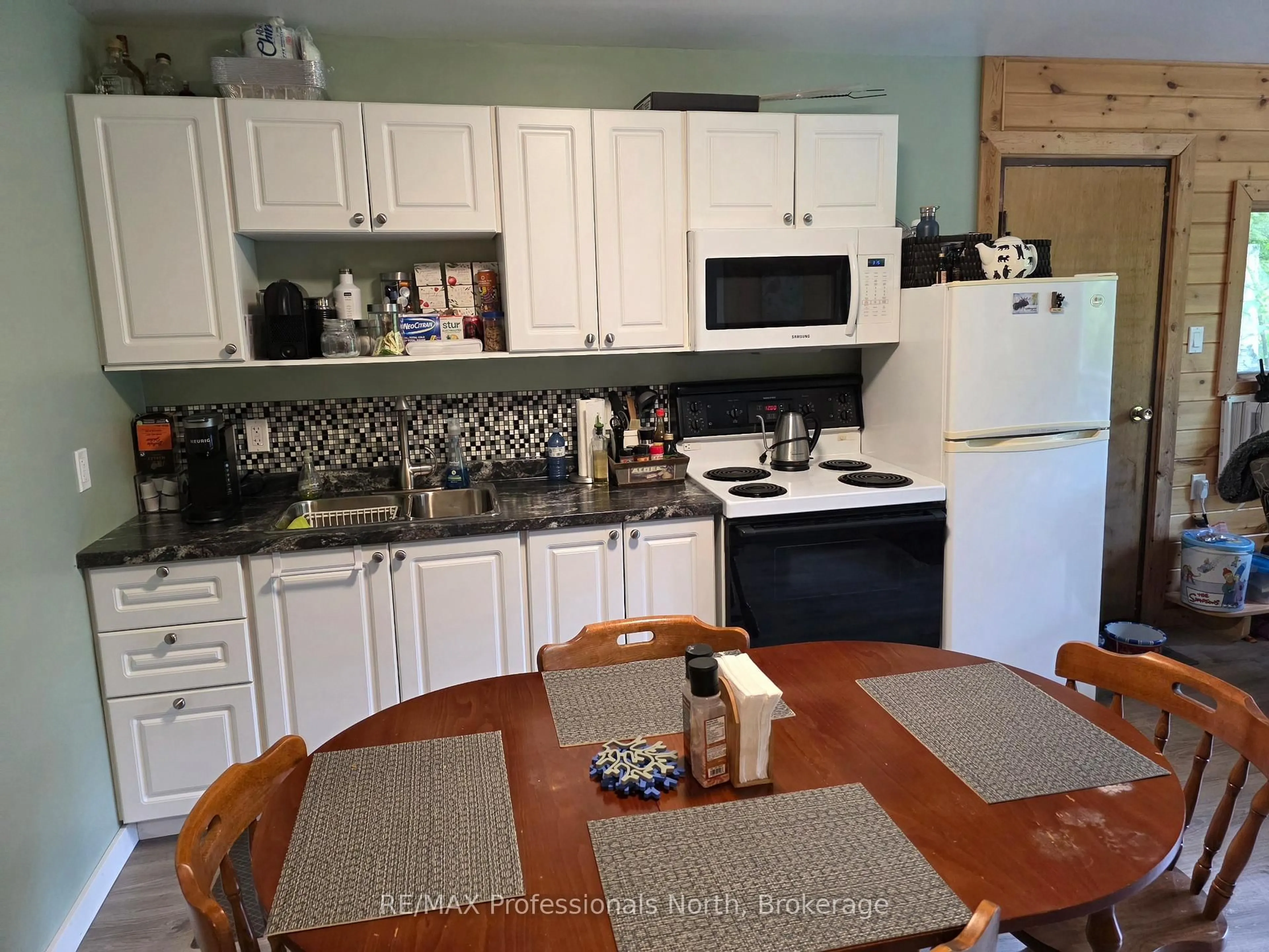 Standard kitchen, unknown for 38 ROBERT Rd, Huntsville Ontario P1H 2J4