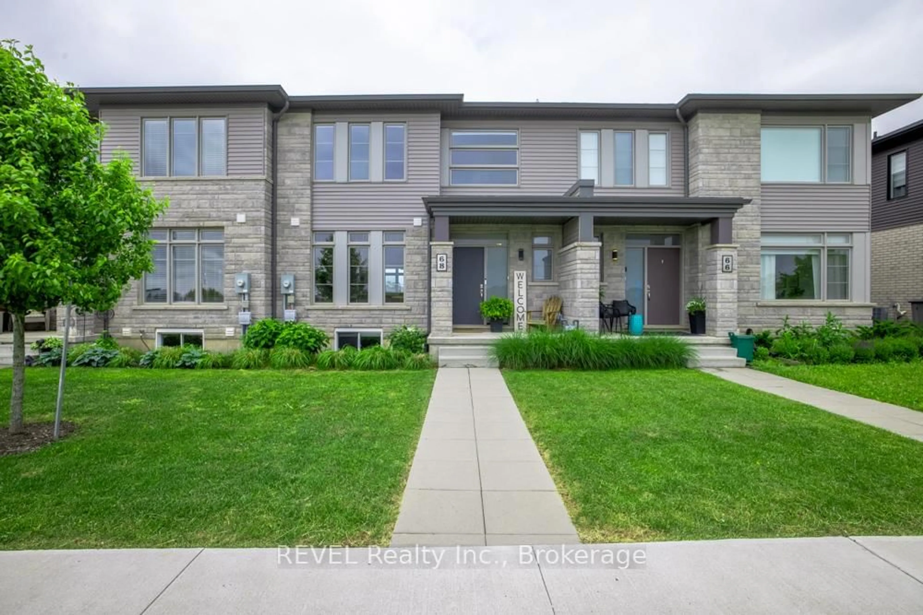 Home with brick exterior material, street for 68 Summersides Blvd, Pelham Ontario L3E 0B2