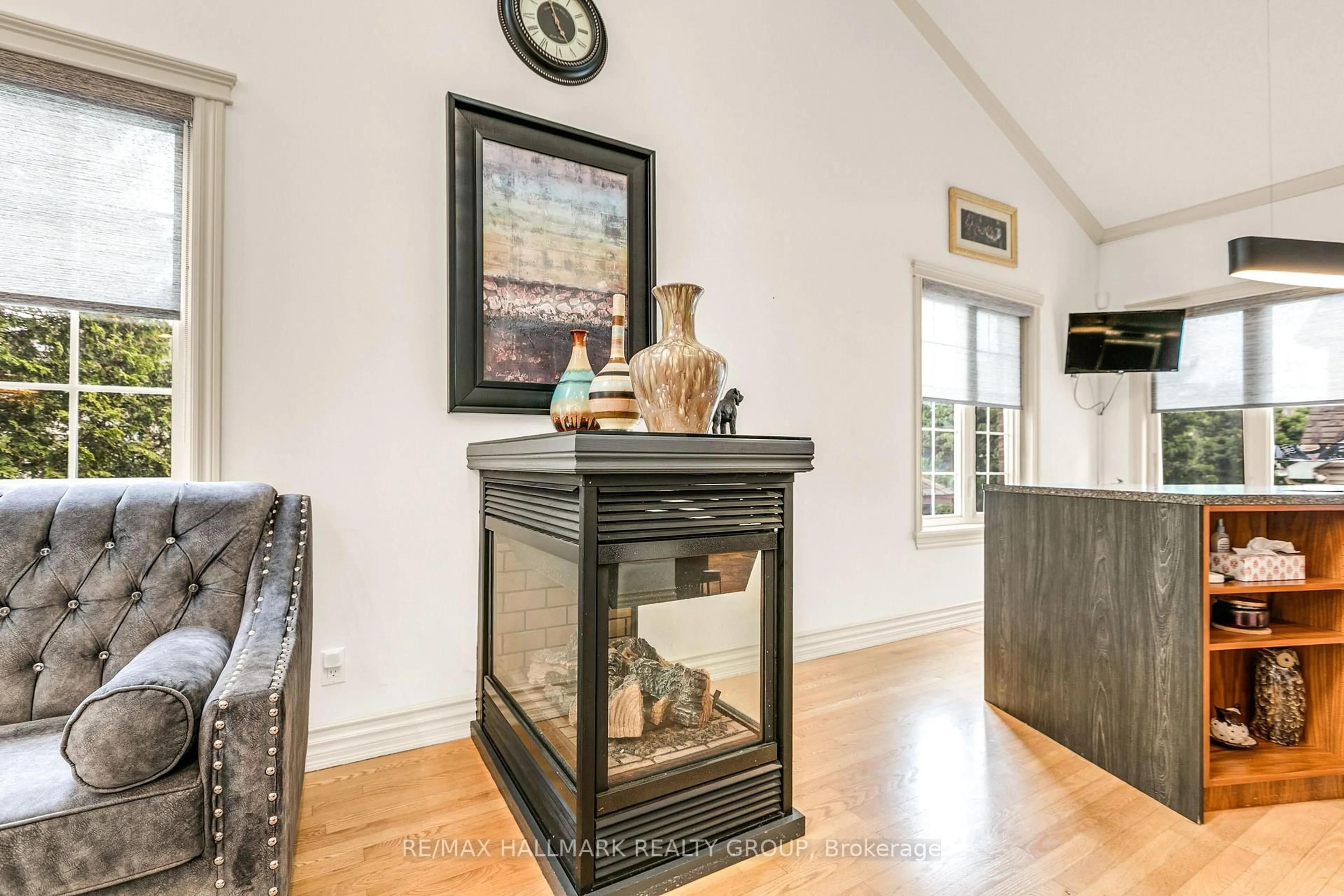 Indoor entryway for 2051 Frank Bender St, Ottawa Ontario K1C 1M7