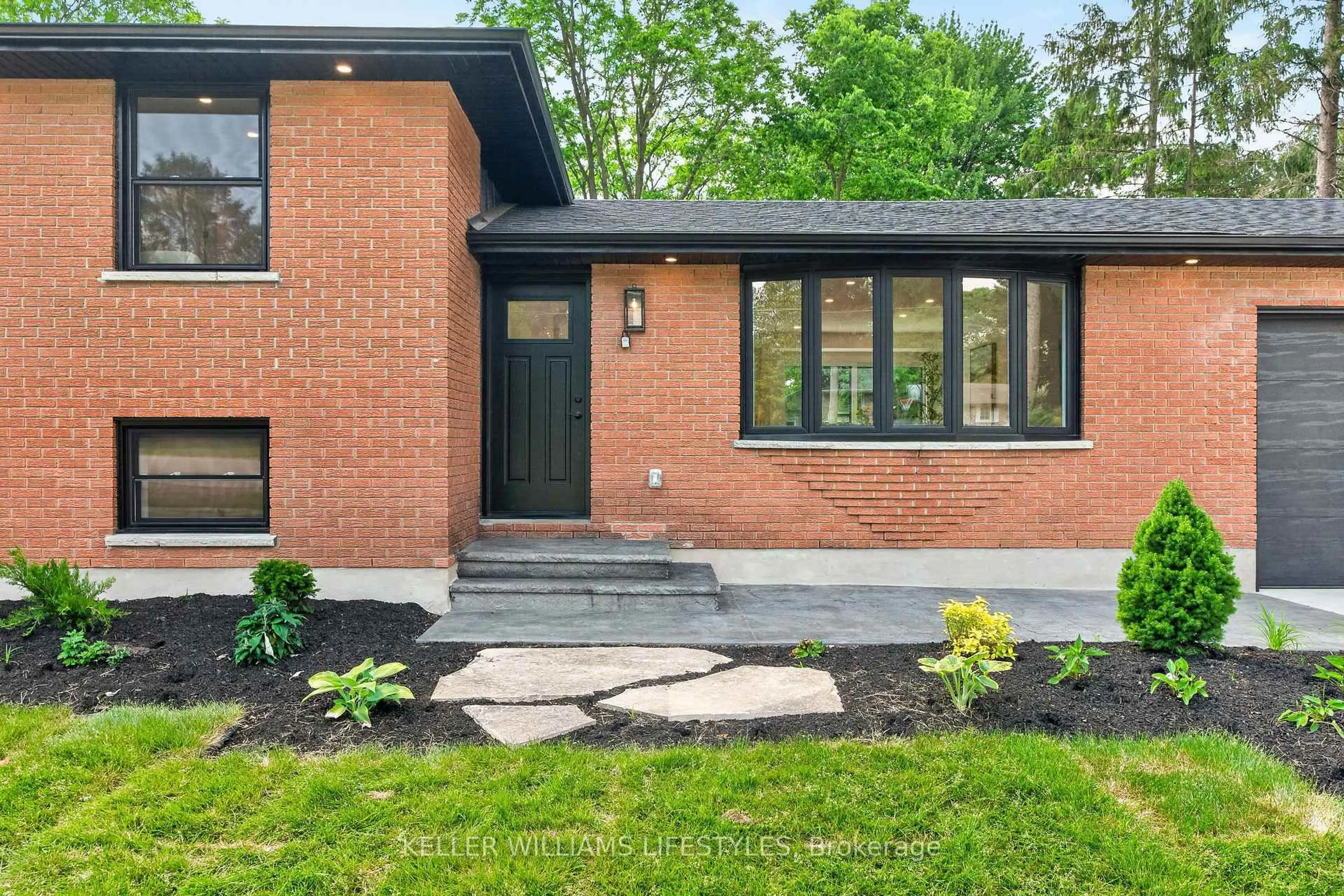 Home with brick exterior material, street for 572 Churchill Cres, Strathroy-Caradoc Ontario N0L 1W0