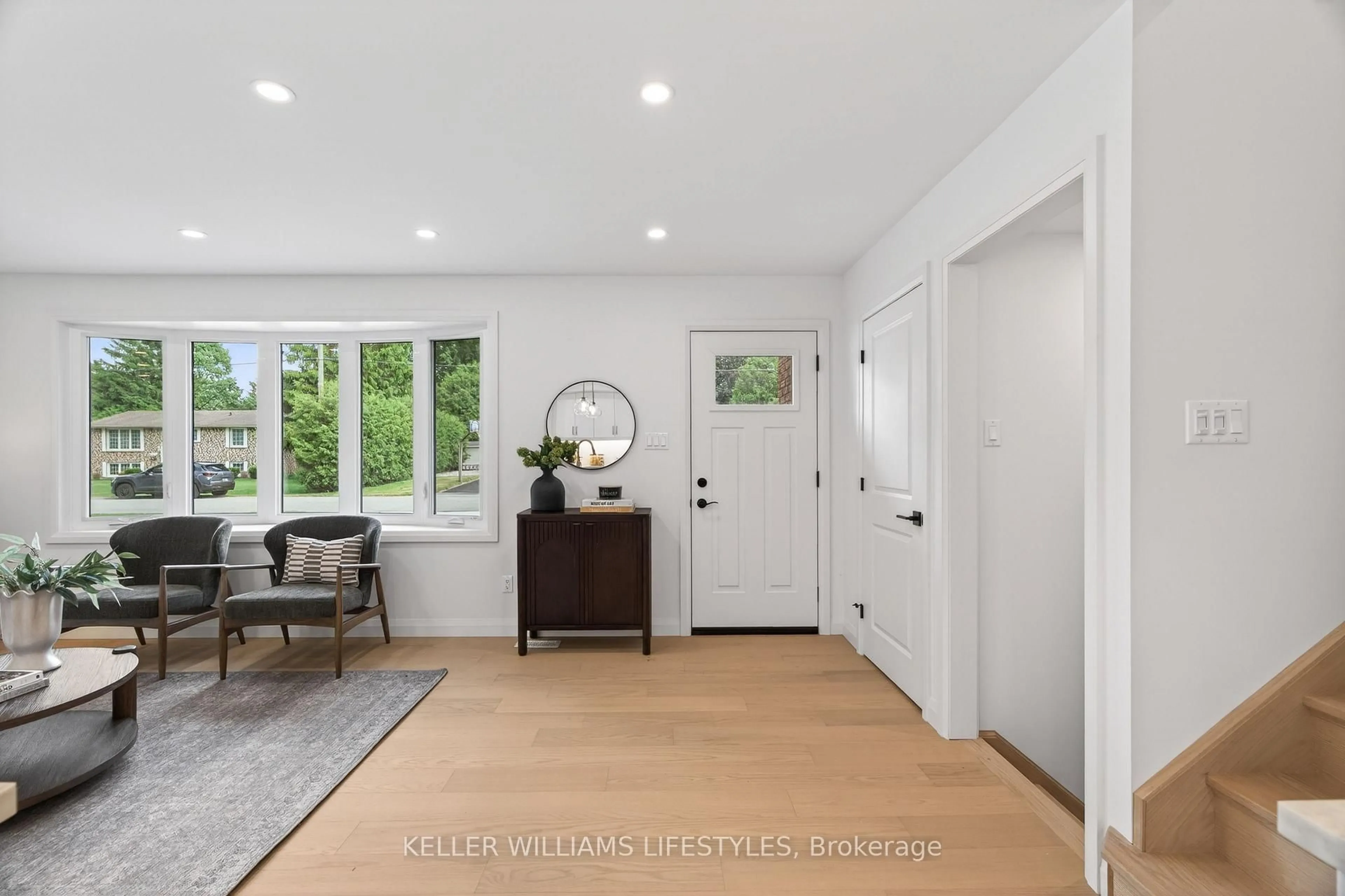 Indoor entryway for 572 Churchill Cres, Strathroy-Caradoc Ontario N0L 1W0