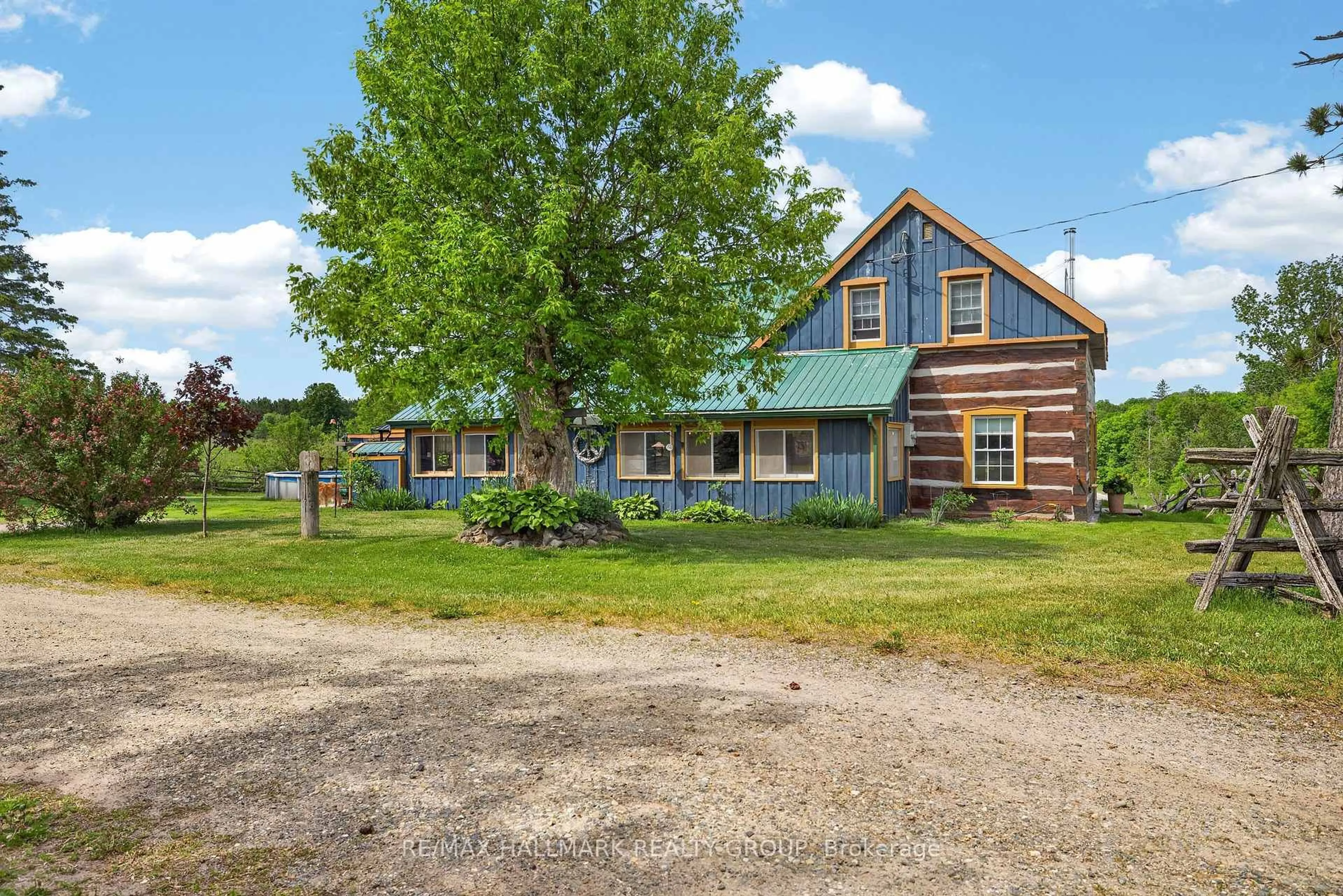 A pic from outside/outdoor area/front of a property/back of a property/a pic from drone, unknown for 1013 Lavant Darling Rd, Lanark Ontario K0G 1K0